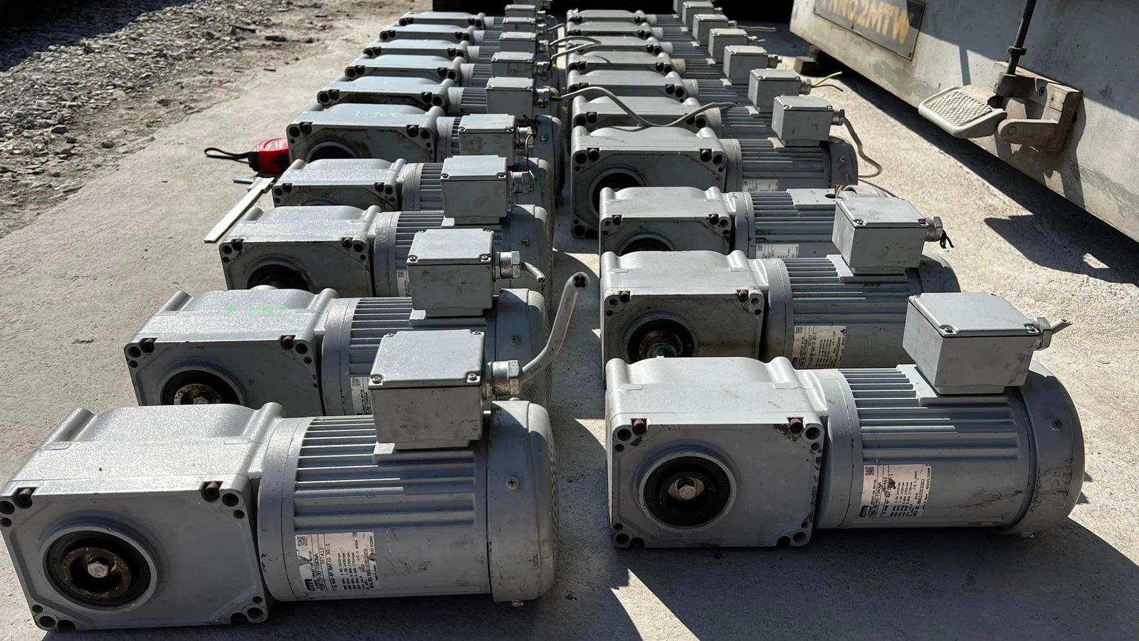 มอเตอร์เกียร์ทดกำลังญี่ปุ่น GTR GEAR JAPAN ขนาด 1-2 HP อัตราทด 1:30 1:40 1:80 1:100 ระบบไฟ 380V