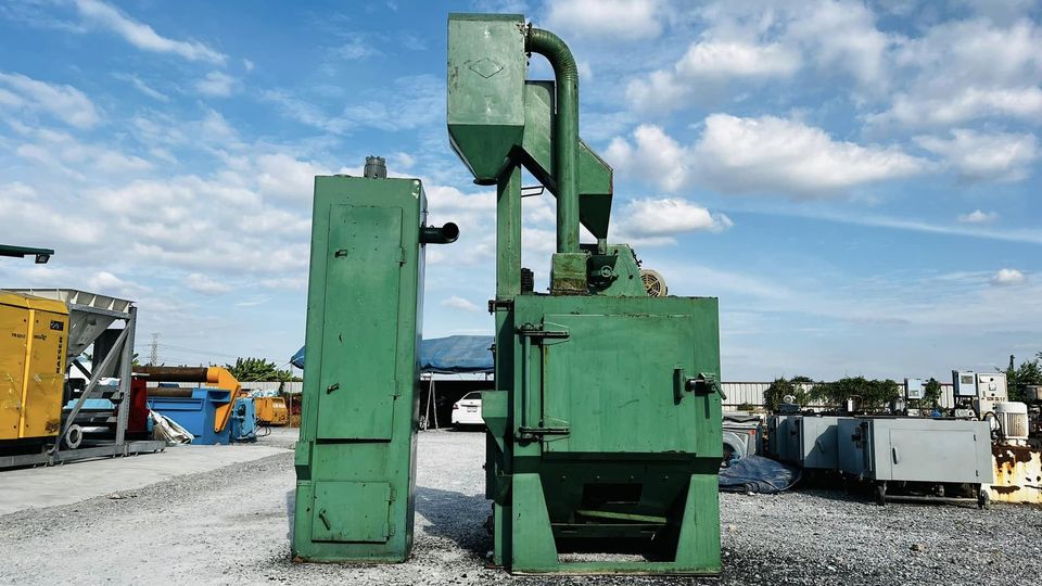 เครื่องยิงทรายแบบสายพานกลิ้ง(Shot_Blasting) ขนาดห้อง 80 x 80 cm
