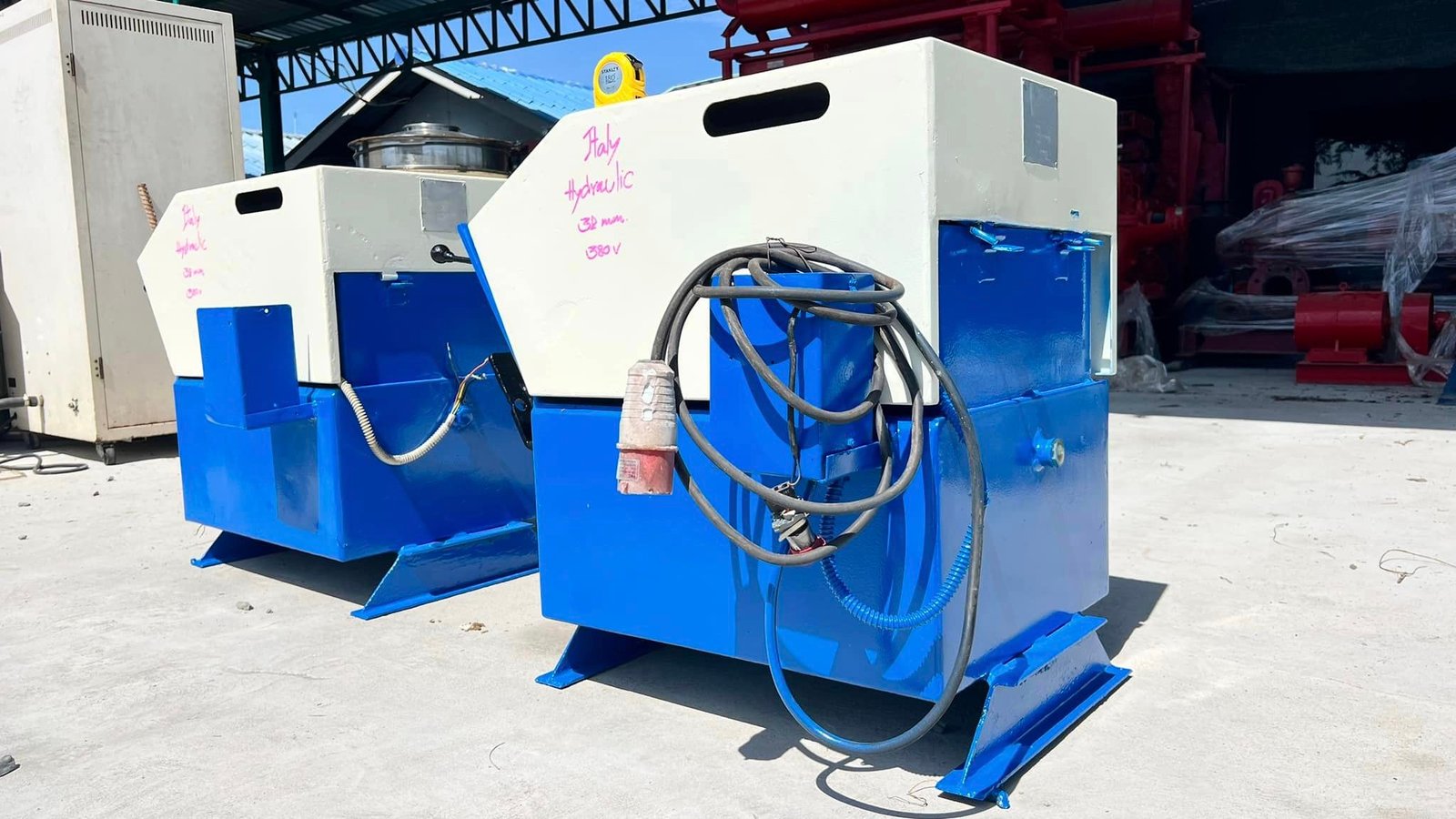 เครื่องตัดเหล็กเส้นไซด์ก่อสร้าง งานยุโรปอิตาลี่ ระบบไฮดรอลิค ตัด 32 มม. 380V เข้ามา 2 ตัว เครื่องตัดเหล็กเส้นไซด์ก่อสร้าง งานยุโรปอิตาลี่ ระบบไฮดรอลิค ตัด 32 มม. 380V เข้ามา 2 ตัว