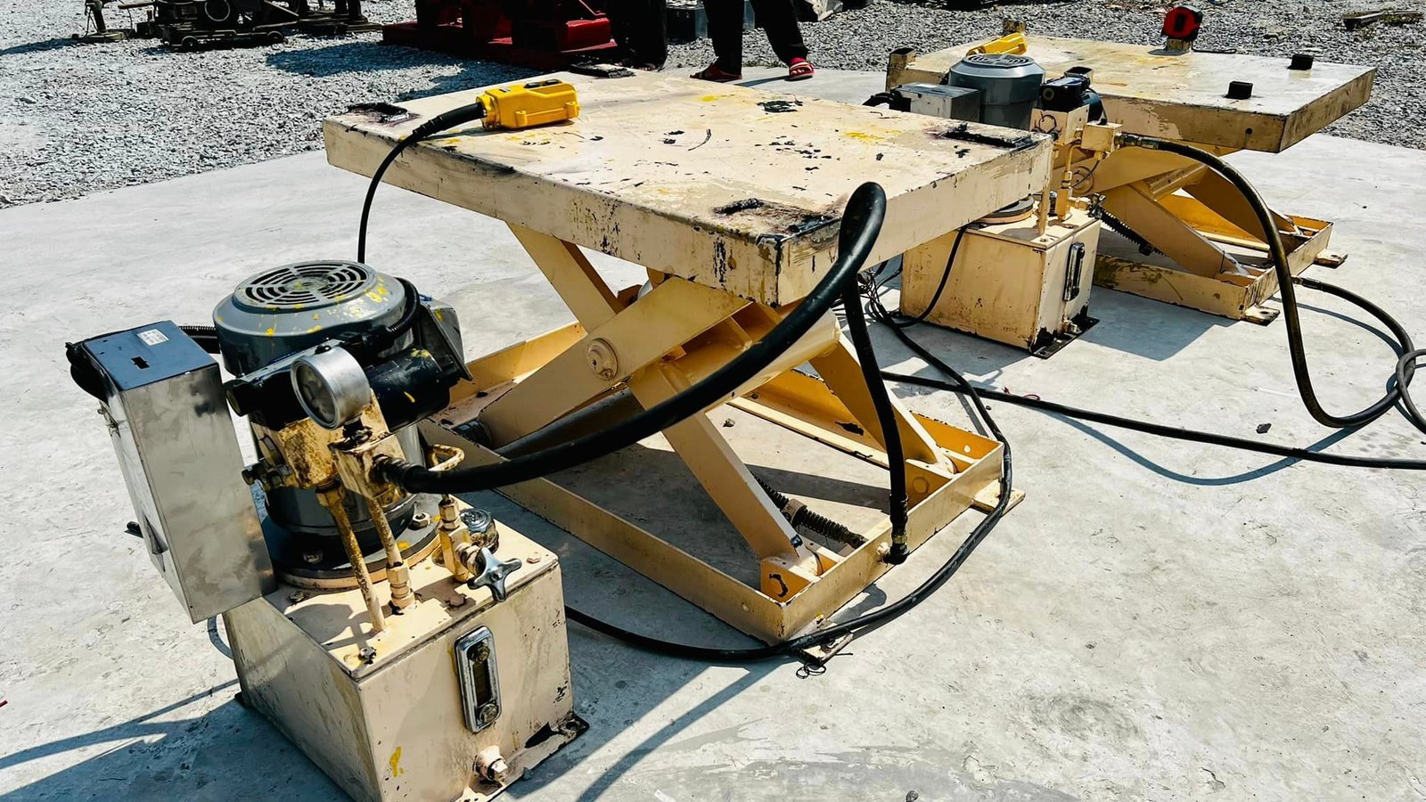 เอ็กลิฟท์ขนส่งสินค้า(X-LIFT) ขนาดเล็ก โหลดน้ำหนัก 500 kg ถาดโหลด 60 x 90 cm ยกสูง 55 cm ชุดไฮดรอลิคต