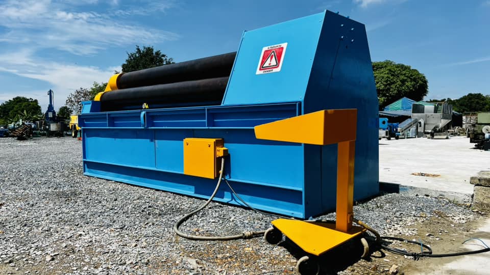 เครื่องม้วนเหล็กแผ่นงานยุโรปขนาดใหญ่ CASANOVA BEND ROLLER ITALY เครื่องม้วนไฮดรอลิคแบนด์จากอิตาลี่ ยาว 3 เมตร ม้วนหนา 16-25 mm ระบบไฟ 380V