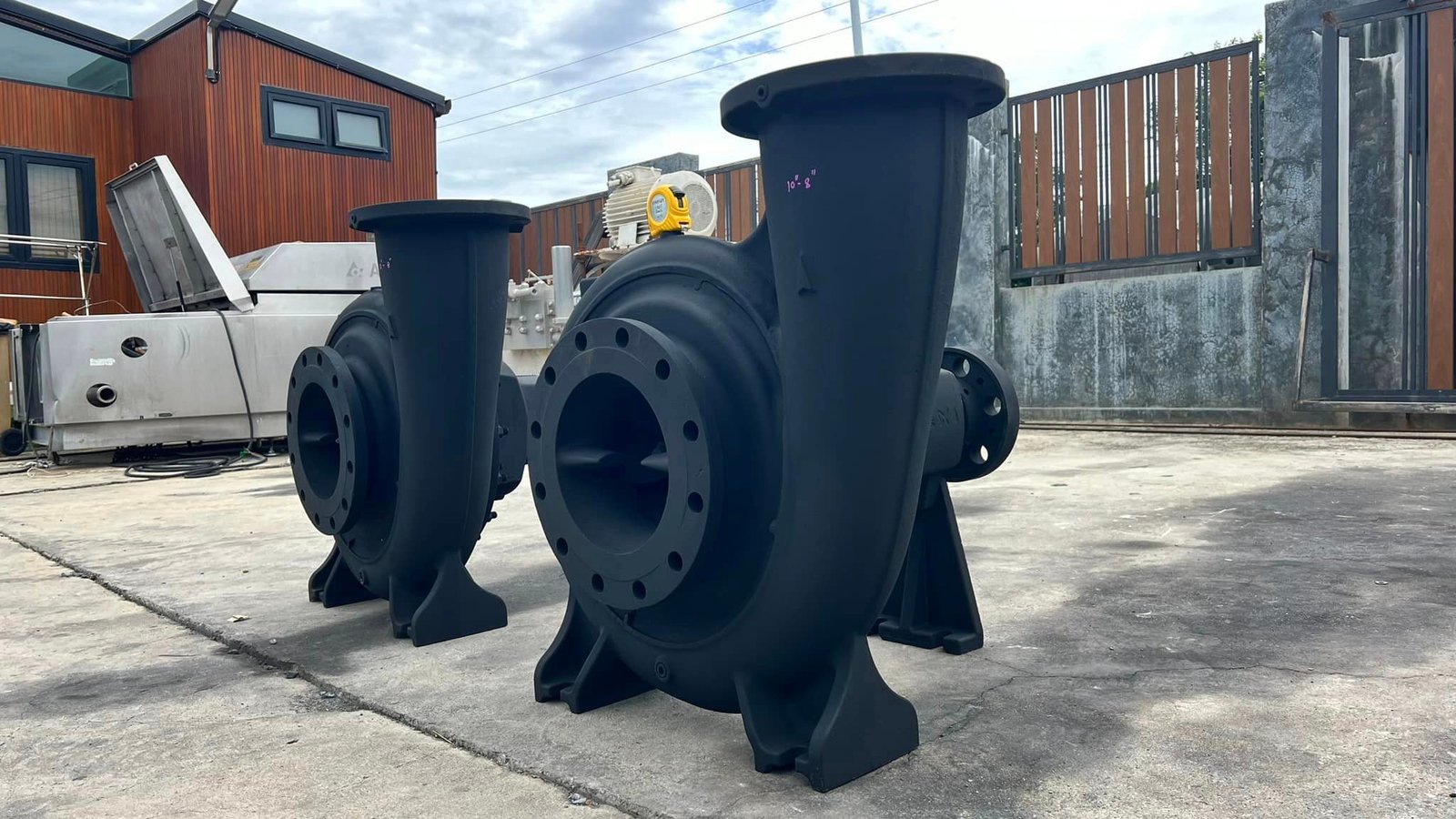 หัวปั้มน้ำหอยโข่งกรุนฟอร์ต(GRUNDFOS) ขนาดท่อ 10”~ 8” Q : 550 m3 hr H : 60 m 1450 rpm สภาพสวยหมุนนิ่ม