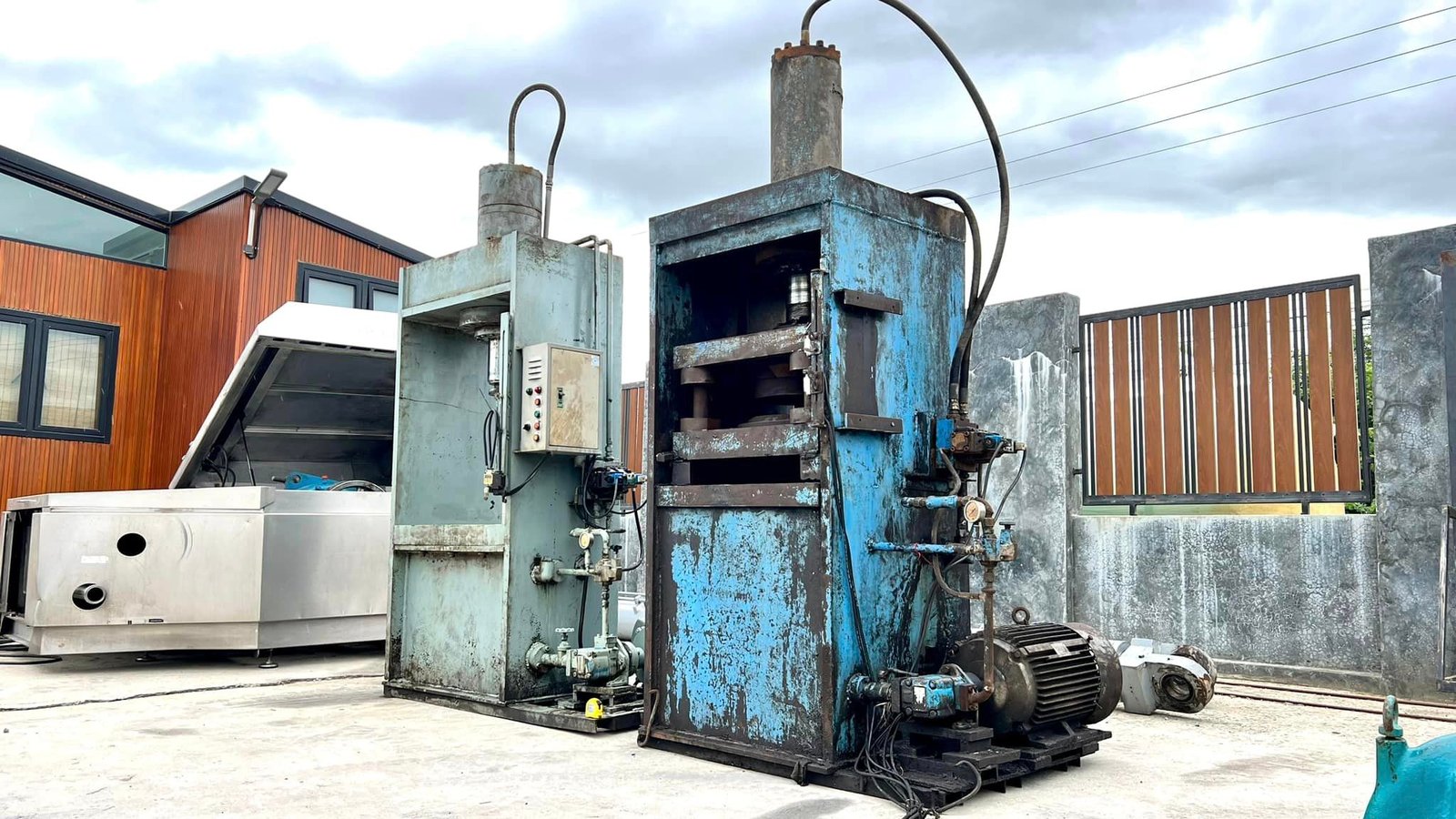 Mid_year_Sale_2023 สินค้าโปรโมชั่นลดราคาพิเศษ แท่นอัดอัดไฮดรอลิค(Hydrulic_Press) ขนาด 25 HP - 30 H Mid_year_Sale_2023 สินค้าโปรโมชั่นลดราคาพิเศษ แท่นอัดอัดไฮดรอลิค(Hydrulic_Press) ขนาด 25 HP - 30 H