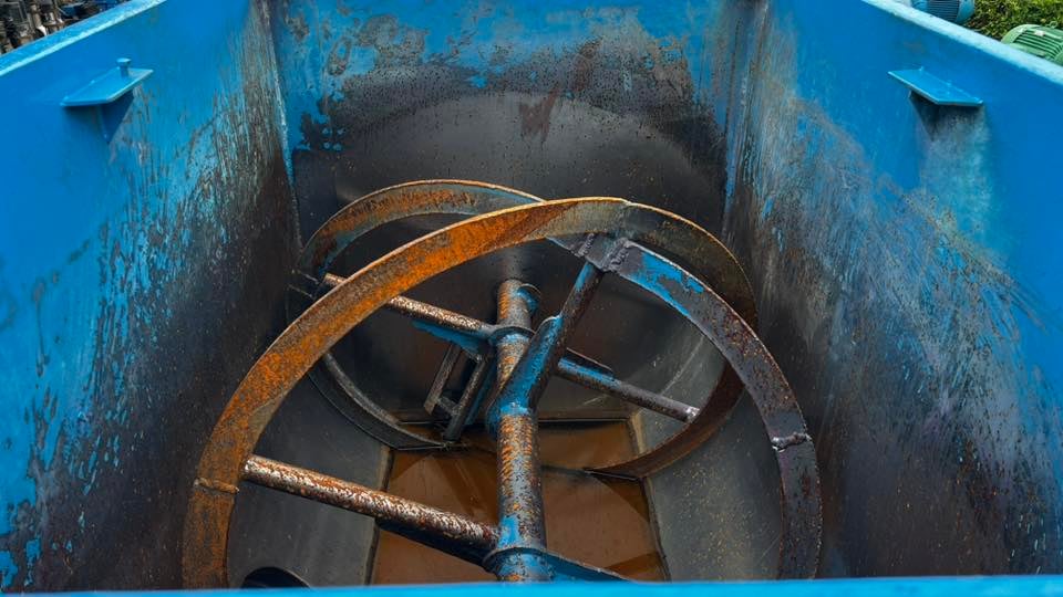 เหลือ 1 ใบ ถังกวนผสมแนวนอน แบบ 2 ชั้น ขนาด 1 ton (1000 kg) มีระบบสตีมให้ความร้อน ใบกวนแบบริบบอน เกีย