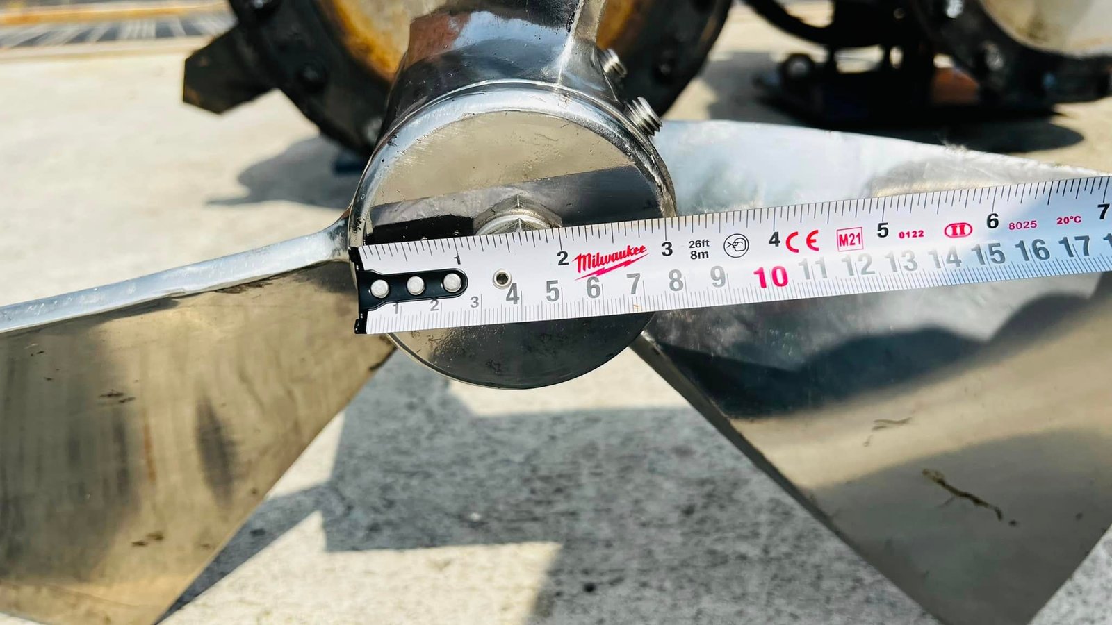 ใบกวนผสมวัสดุสเตนเลส ขนาดความยาวแกน 70 cm ใบโต 60 cm (24") แกน 3" ความยาวรวมบอดี้ 150 cm / ใช้กับมอเ