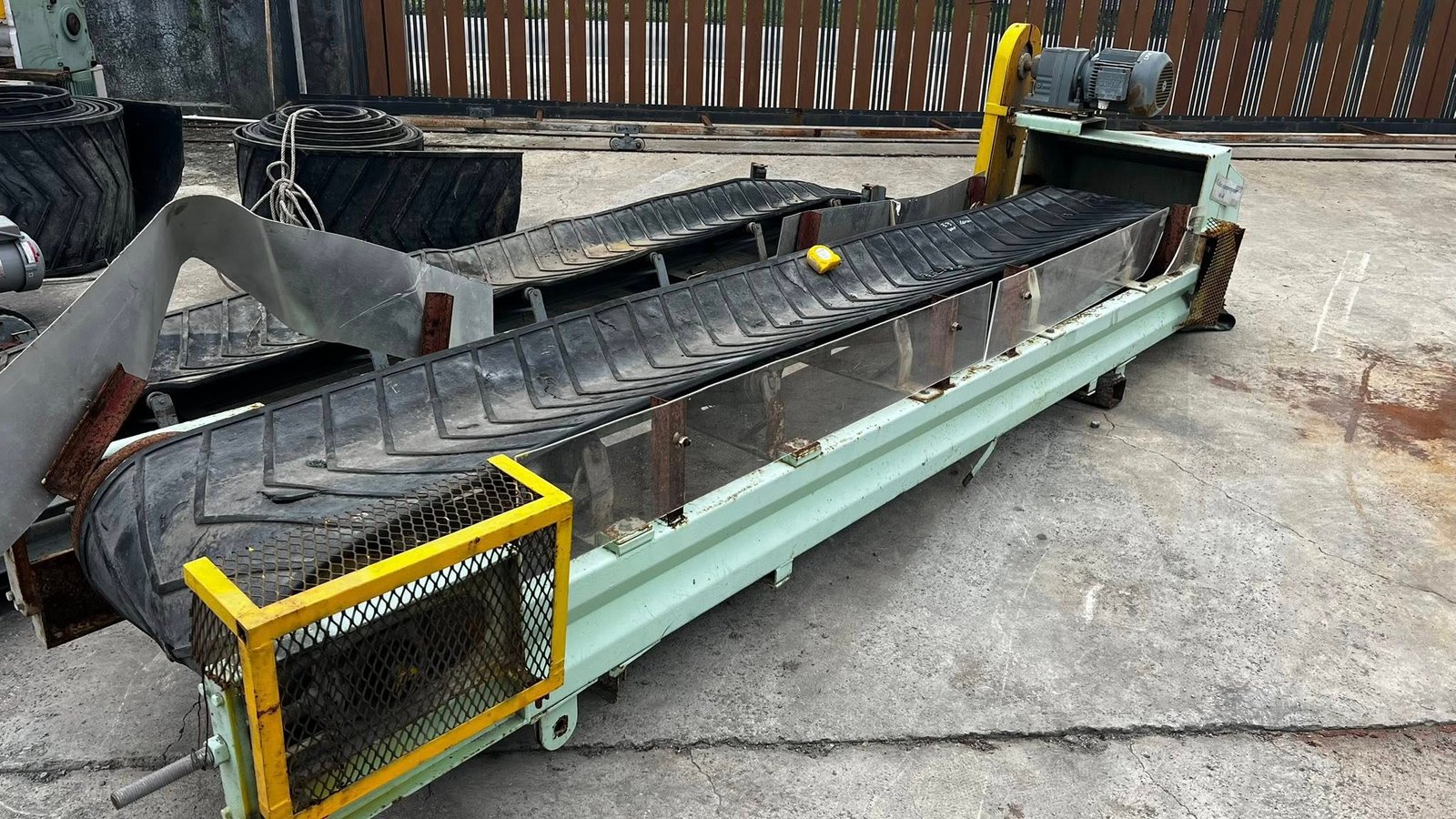 สายพานลำเลียง(CONVEYOR)380V เข้ามา 3 ตัว สายพานลำเลียง(CONVEYOR)380V เข้ามา 3 ตัว