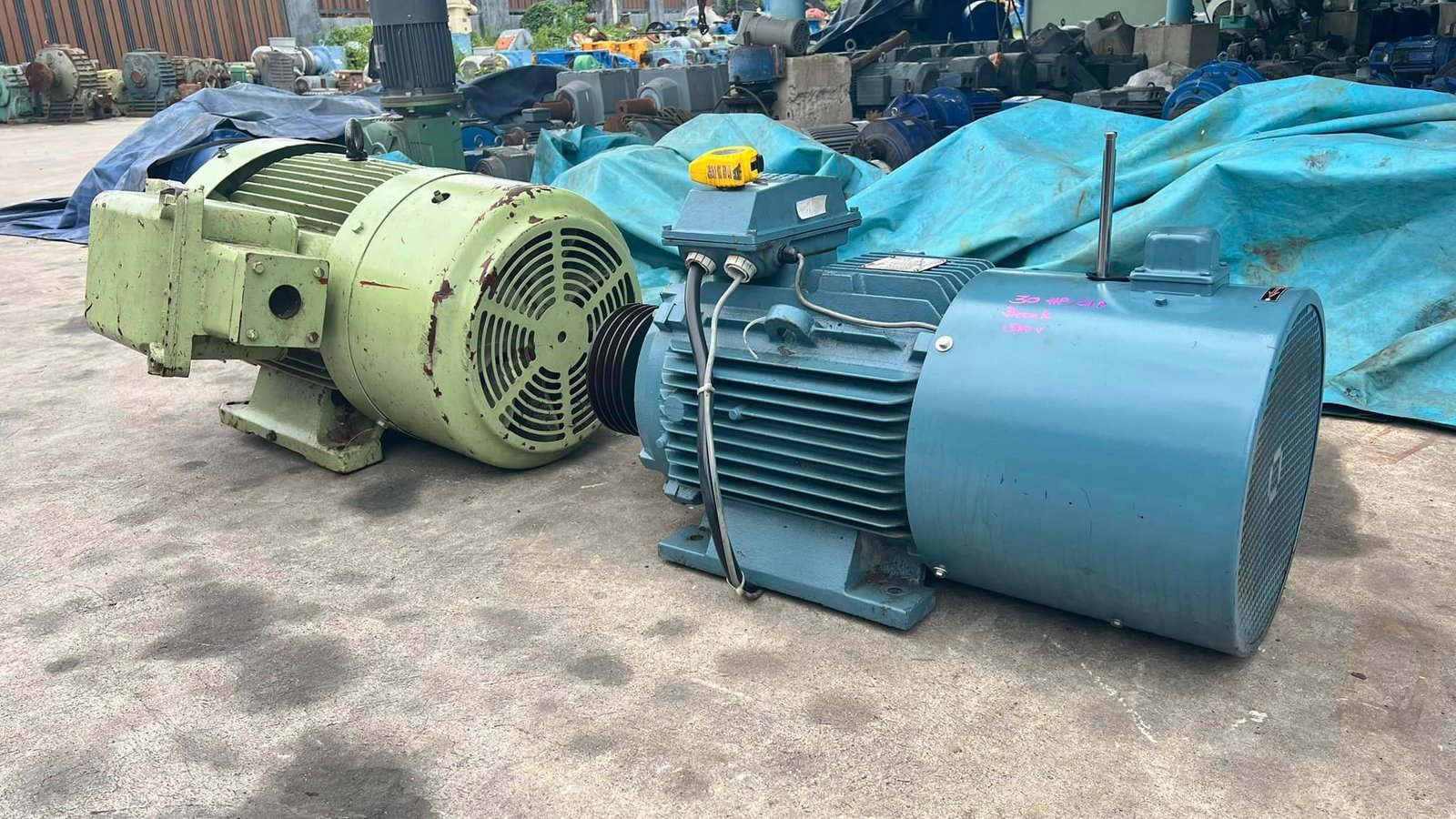 มอเตอร์ไฟฟ้ากำลัง ขนาด 30 HP 4 P380Vเข้ามา 2 ตัว มอเตอร์ไฟฟ้ากำลัง ขนาด 30 HP 4 P380Vเข้ามา 2 ตัว