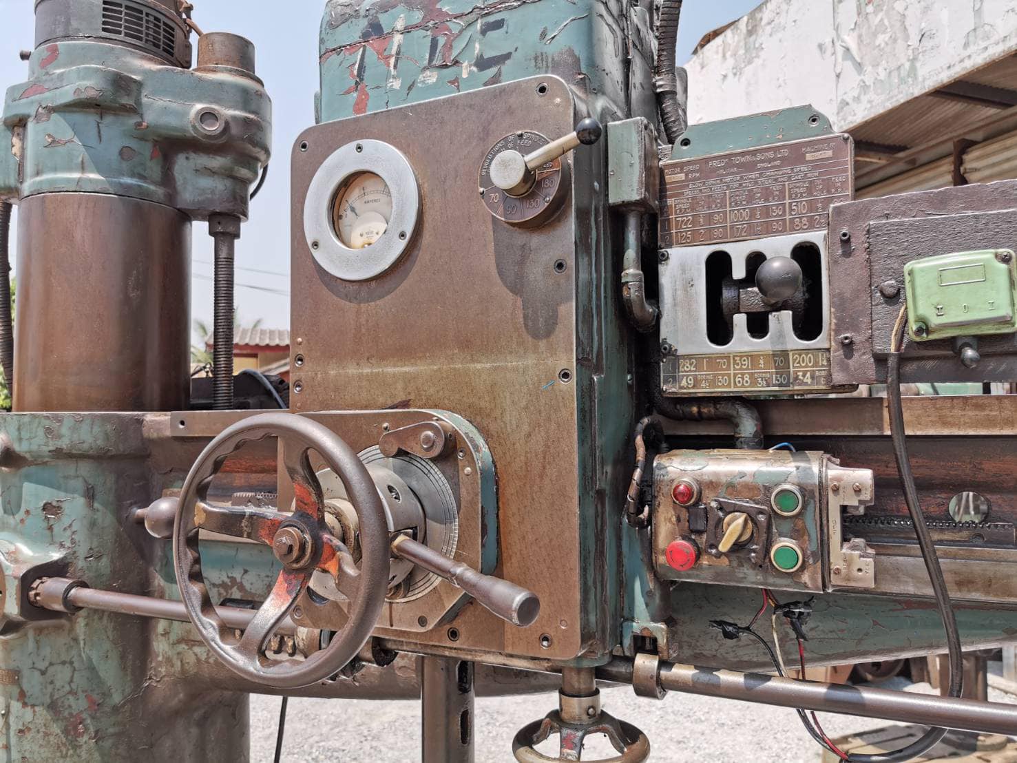 ครื่องสว่านเรเดียลงานยุโรป FRED TOWN & SONG ENGLAND แขน 1500 mm ระบบไฟ 380V