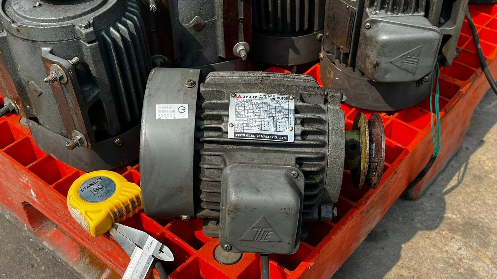 มอเตอร์ไฟฟ้ากำลัง TECO ขนาด 1_2 HP 4 P 380V สภาพสวยพร้อมใช้ มอเตอร์ไฟฟ้ากำลัง TECO ขนาด 1_2 HP 4 P 380V สภาพสวยพร้อมใช้