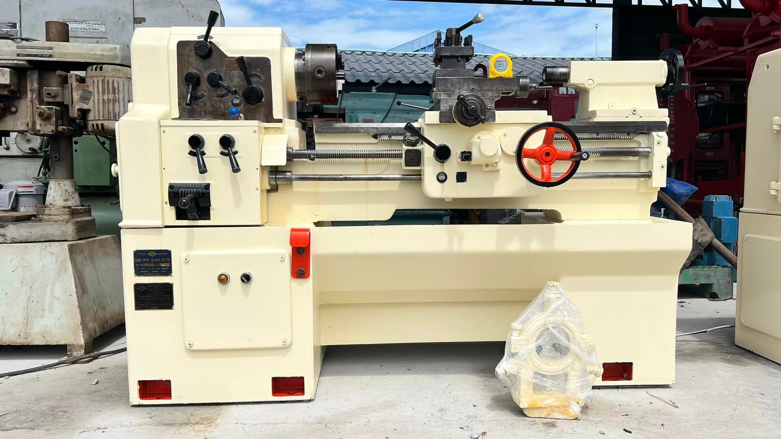 เครื่องกลึงแยม Y A M ขนาด 4 ฟุต 350 x 750 mm 380V