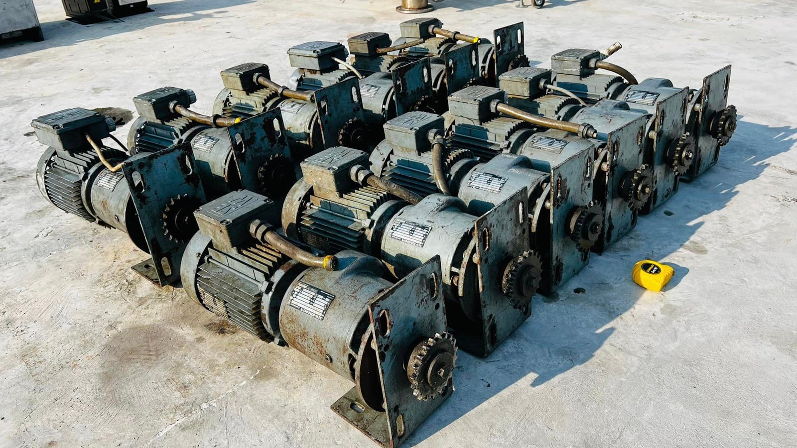 มอเตอร์เกียร์ทดกำลัง SEW Eurodrive ขนาด 3 HP อัตราทด 1 : 10 (136 rpm) ระบบไฟ 380V