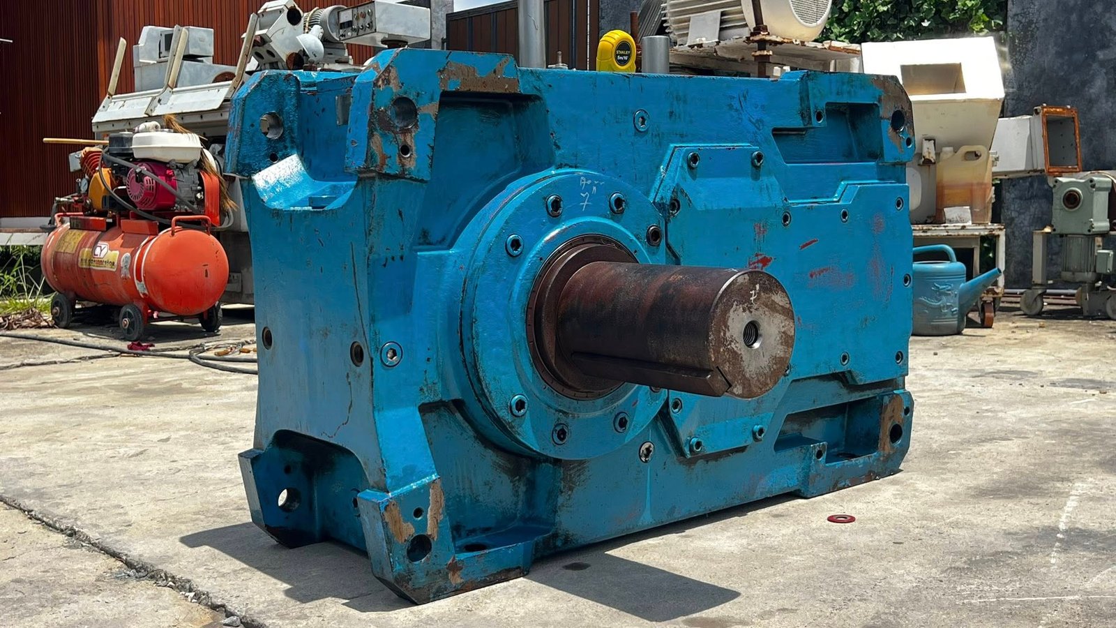เกียร์บ็อคงานยุโรป(GEAR_BOX) ขนาดใหญ่ อัตราทด 1 : 71 (20 rpm) เพลาออกโต 7” ใช้กับมอเตอร์ ขนาด 180 HP เกียร์บ็อคงานยุโรป(GEAR_BOX) ขนาดใหญ่ อัตราทด 1 : 71 (20 rpm) เพลาออกโต 7” ใช้กับมอเตอร์ ขนาด 180 HP