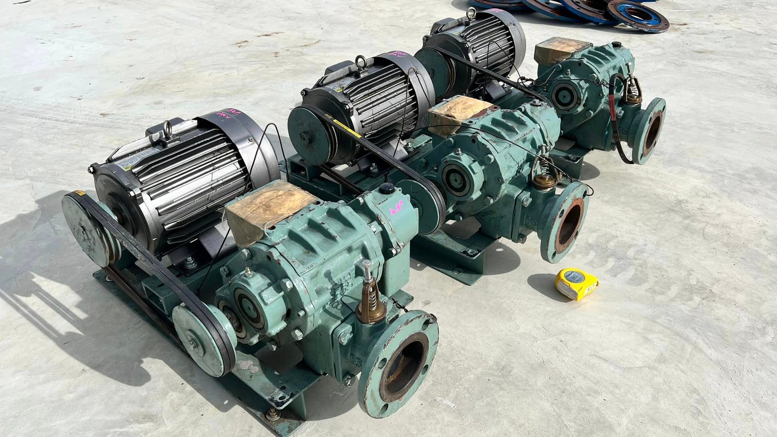 เหลือ 2 ชุด รูทโบลเวอร์อัดอากาศเก่าญี่ปุ่น ANLET JAPAN รุ่น BE 65 (2.5") มอเตอร์ Mitsubishi 5 HP 200 เหลือ 2 ชุด รูทโบลเวอร์อัดอากาศเก่าญี่ปุ่น ANLET JAPAN รุ่น BE 65 (2.5") มอเตอร์ Mitsubishi 5 HP 200