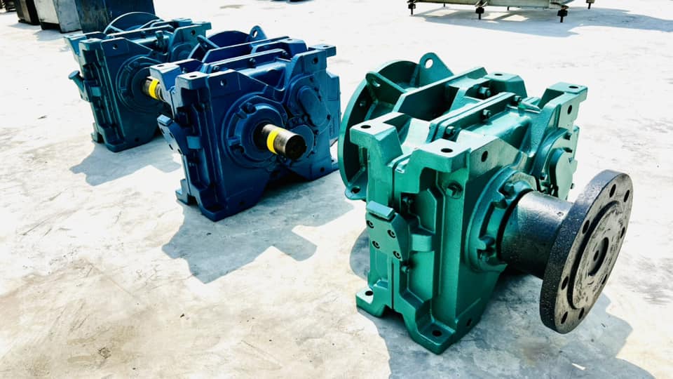 เกียร์บ้อคงานญี่ปุ่น(GEAR_BOX) SUMITOMO PARAMAX JAPAN  อัตราทด 1 : 4 (360 rpm) ใช้กับมอเตอร์ 20-30 HP