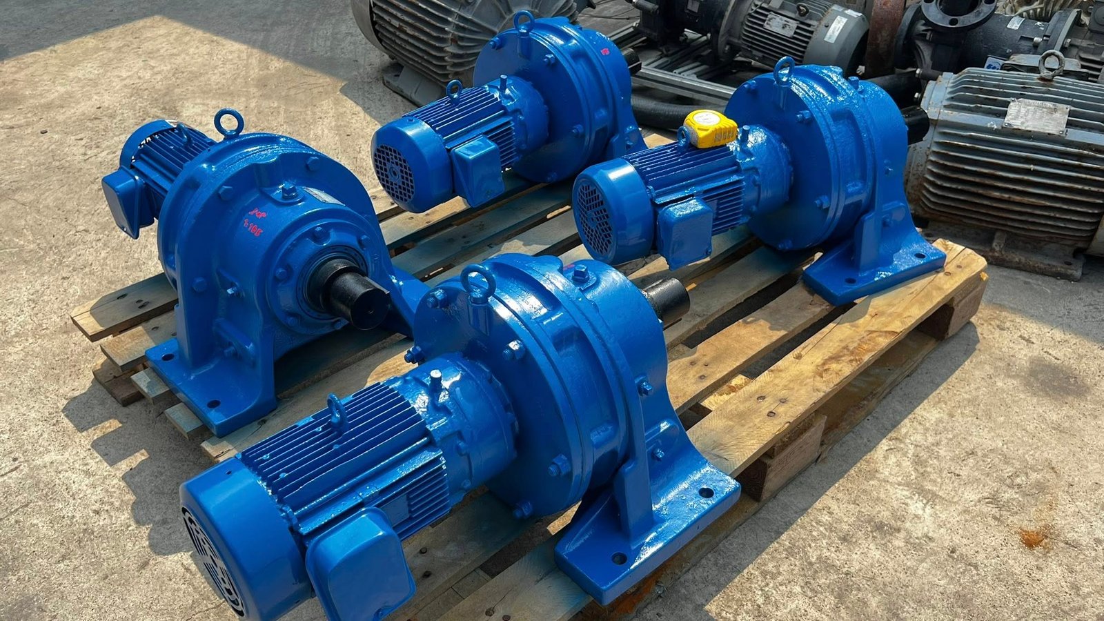 มอเตอร์เกียร์ทดกำลังญี่ปุ่นSUMITOMO JAPANขนาด 2 HP อัตราทด 1 : 165 ( 8 rpm ) เพลาออกโต 60 mm 380V มอเตอร์เกียร์ทดกำลังญี่ปุ่นSUMITOMO JAPANขนาด 2 HP อัตราทด 1 : 165 ( 8 rpm ) เพลาออกโต 60 mm 380V