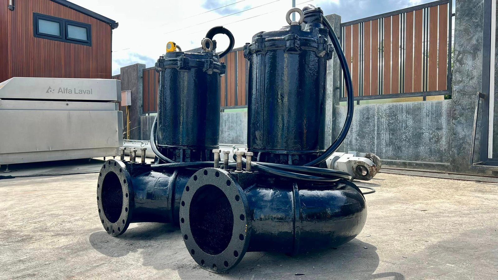 ปั้มจุ่มแช่ไดโว่(Submersible) JEIL SUBMERSIBLE PUMP ขนาด 40 HP ท่อ 12" Q : 720 m3h H : 9 m ระบบไฟ 38 ปั้มจุ่มแช่ไดโว่(Submersible) JEIL SUBMERSIBLE PUMP ขนาด 40 HP ท่อ 12" Q : 720 m3h H : 9 m ระบบไฟ 38