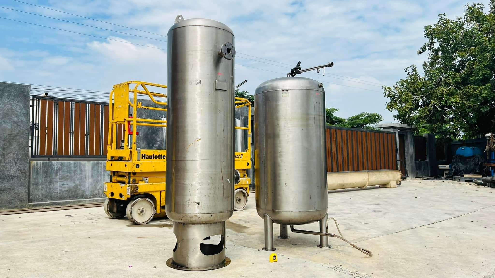 ถังพักลมและถังน้ำแบบสเตนเลส ขนาดความจุ 500 Litr สภาพสวย มี 2 ใบ ถังพักลมและถังน้ำแบบสเตนเลส ขนาดความจุ 500 Litr สภาพสวย มี 2 ใบ