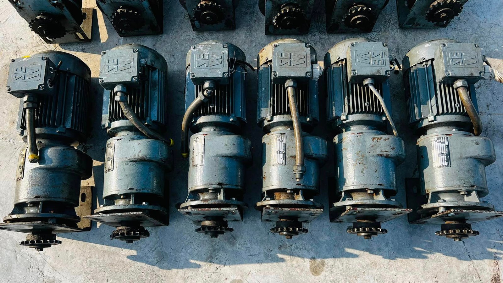 มอเตอร์เกียร์ทดกำลัง SEW Eurodrive ขนาด 3 HP อัตราทด 1 : 10 (136 rpm) ระบบไฟ 380V