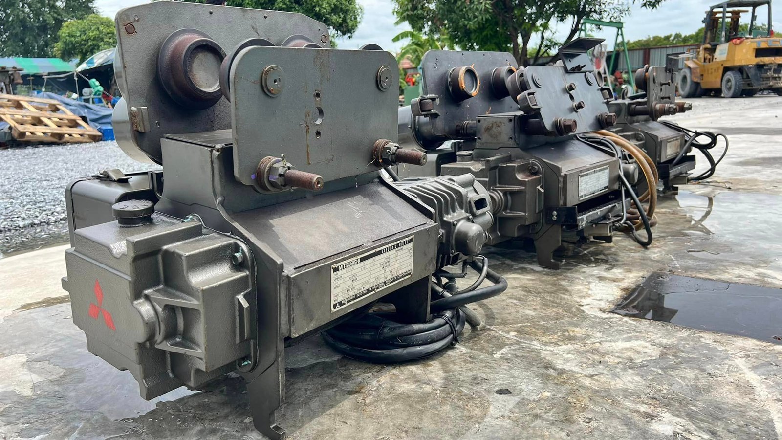 รอกสลิงไฟฟ้าญี่ปุ่นMitsubishi JAPAN Type : R-1-LK3 ขนาด 1 ton (1000 kg) สลิงยาว 6 m  4 ทิศทาง 380V