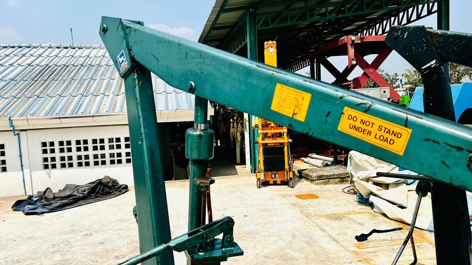 เครนยีราฟสามขา(เครนยกเครื่อง) T.M.C และ IMPALA รุ่นงานหนัก(Heavy Deuty) ขนาด 2 t (2000 kg) เครนยีราฟสามขา(เครนยกเครื่อง) T.M.C และ IMPALA รุ่นงานหนัก(Heavy Deuty) ขนาด 2 t (2000 kg)