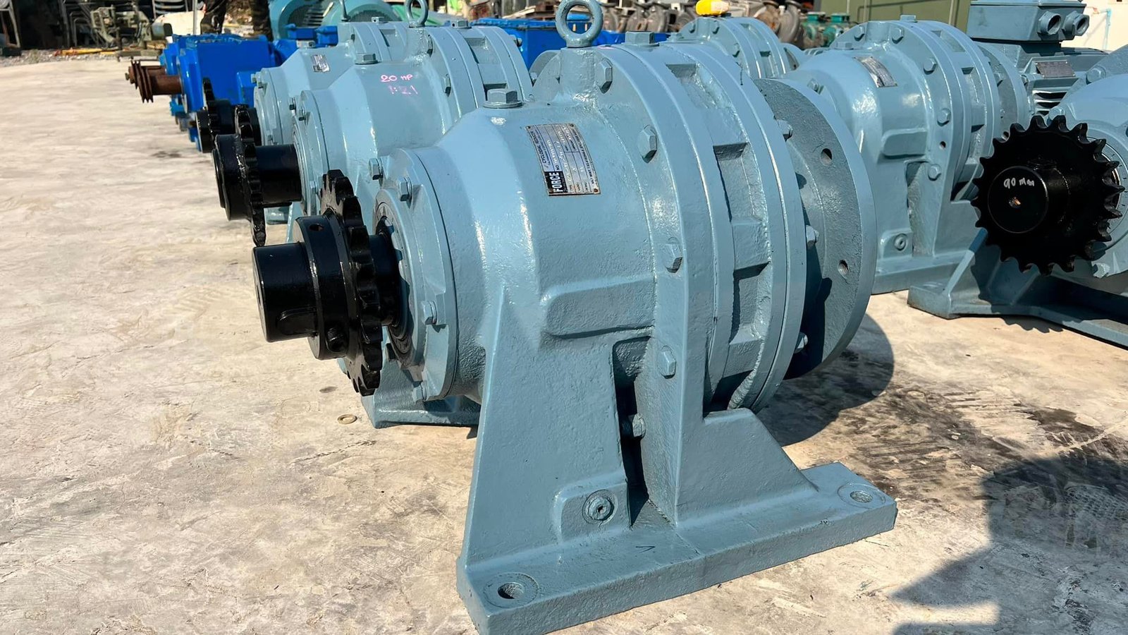 มอเตอร์เกียร์ทดกำลัง FORCE CYCLOIDAL REDUCER มีทั้งเฉพาะหัวเกียร์ และ พร้อมชุดมอเตอร์เกียร์ เพลาออกโต 90 mm  380V