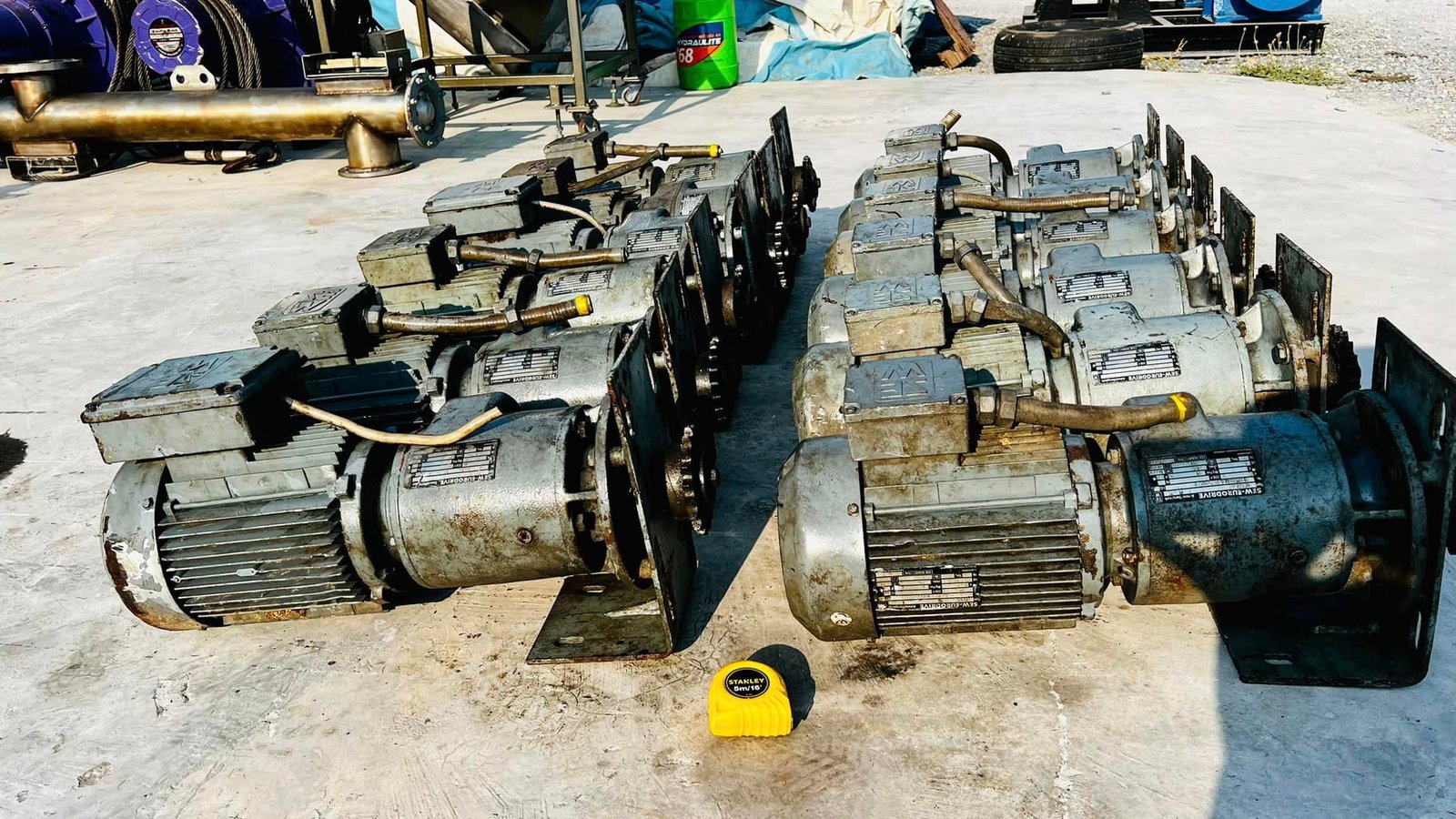มอเตอร์เกียร์ทดกำลัง SEW Eurodrive ขนาด 3 HP อัตราทด 1 : 10 (136 rpm) ระบบไฟ 380V มอเตอร์เกียร์ทดกำลัง SEW Eurodrive ขนาด 3 HP อัตราทด 1 : 10 (136 rpm) ระบบไฟ 380V
