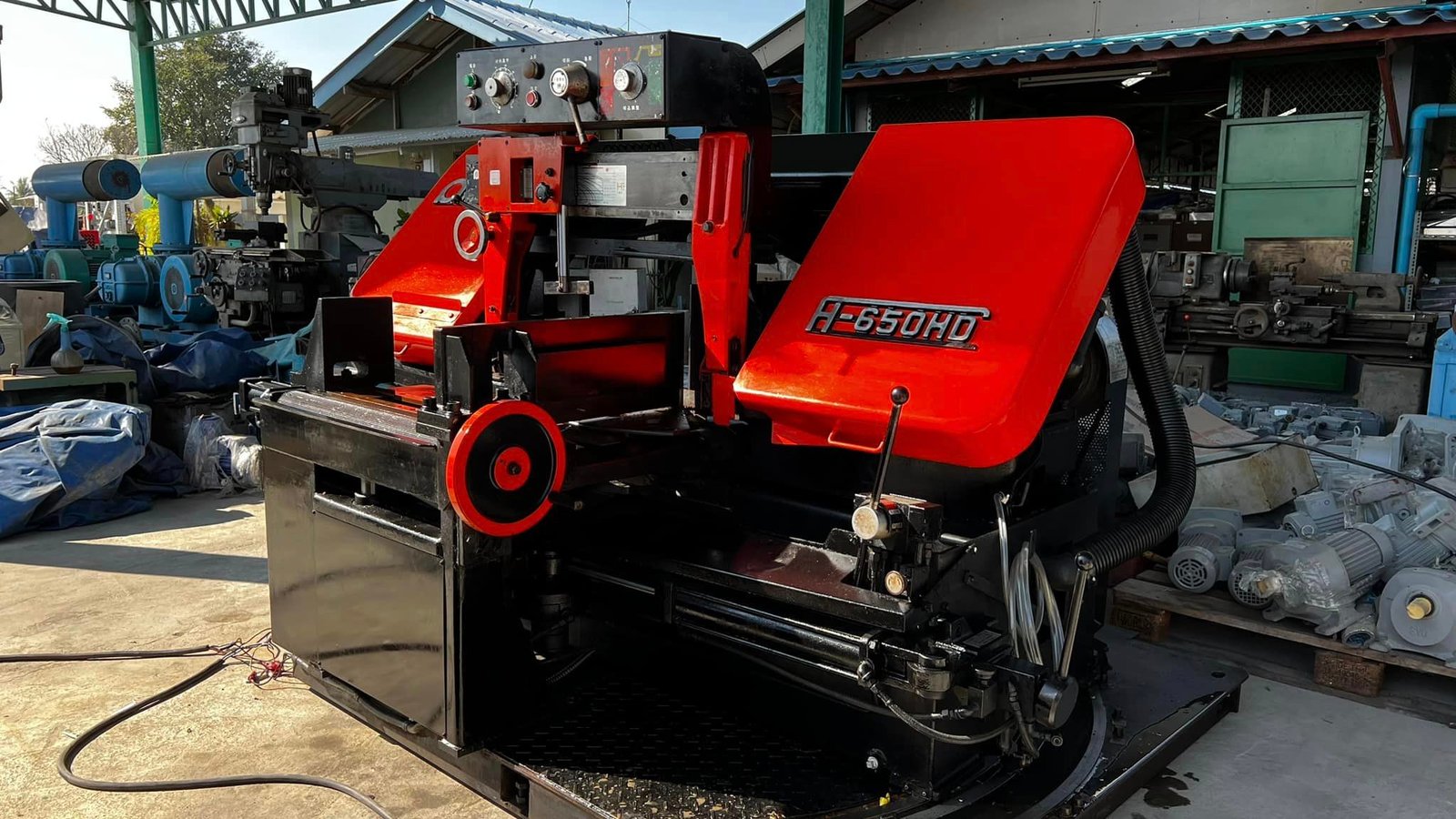 เครื่องเลื่อยสายพานญี่ปุ่น(BANDSAW) AMADA JAPAN รุ่น H-650 HD ระบบไฟ 200V เครื่องเลื่อยสายพานญี่ปุ่น(BANDSAW) AMADA JAPAN รุ่น H-650 HD ระบบไฟ 200V