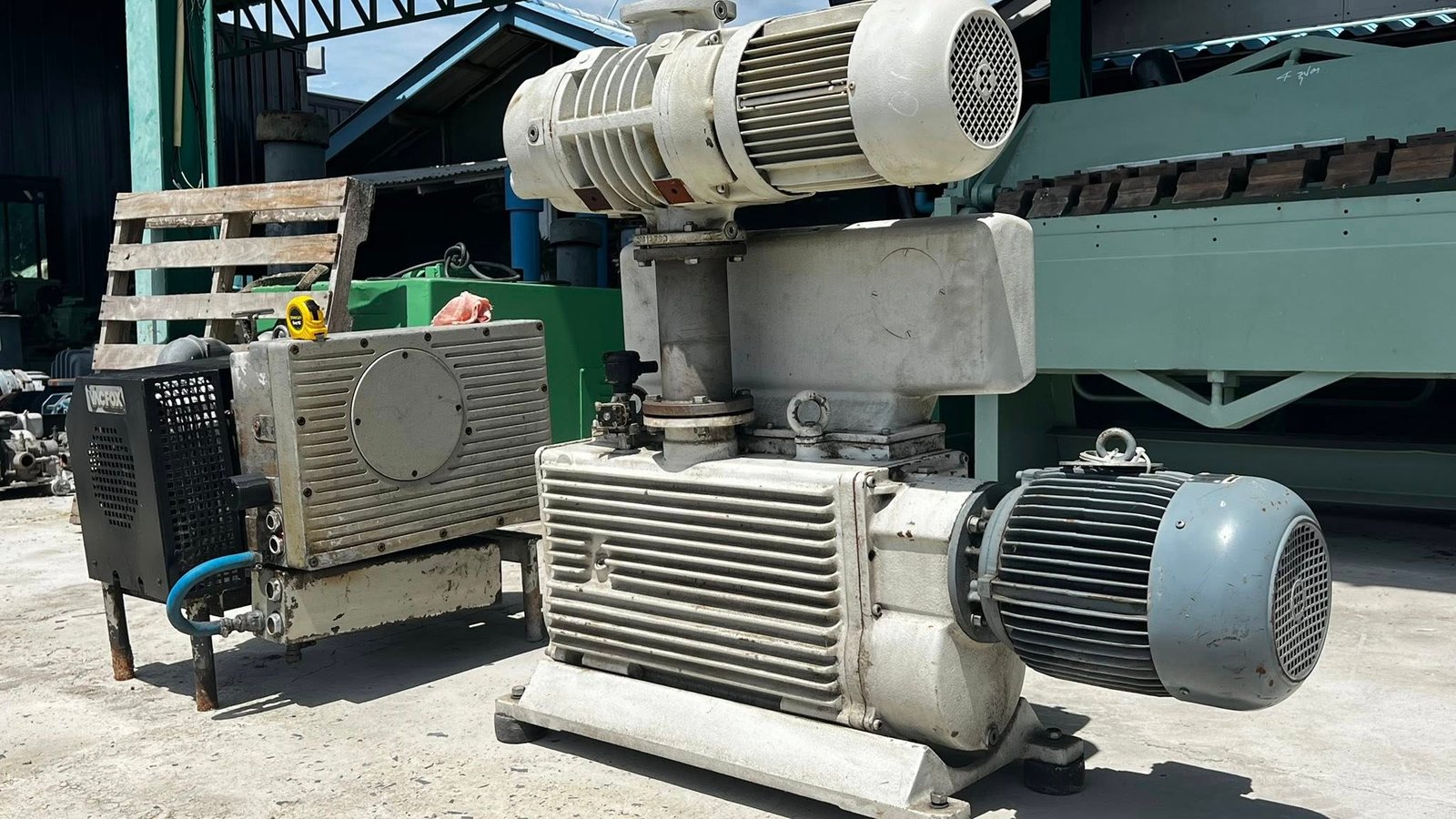แวคคัมปั้มสุญญากาศ RIETSCHLE THOMAS & LEYBOLD GERMANY 380V แวคคัมปั้มสุญญากาศ RIETSCHLE THOMAS & LEYBOLD GERMANY 380V