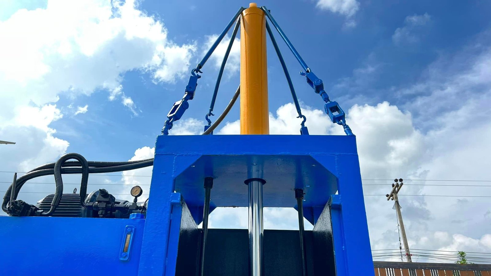 เครื่องอัดขยะอัดก้อนรีไซเคิล อัดก้อนน้ำหนักประมาน 300 kg + -   ขนาด 10 HP  380V