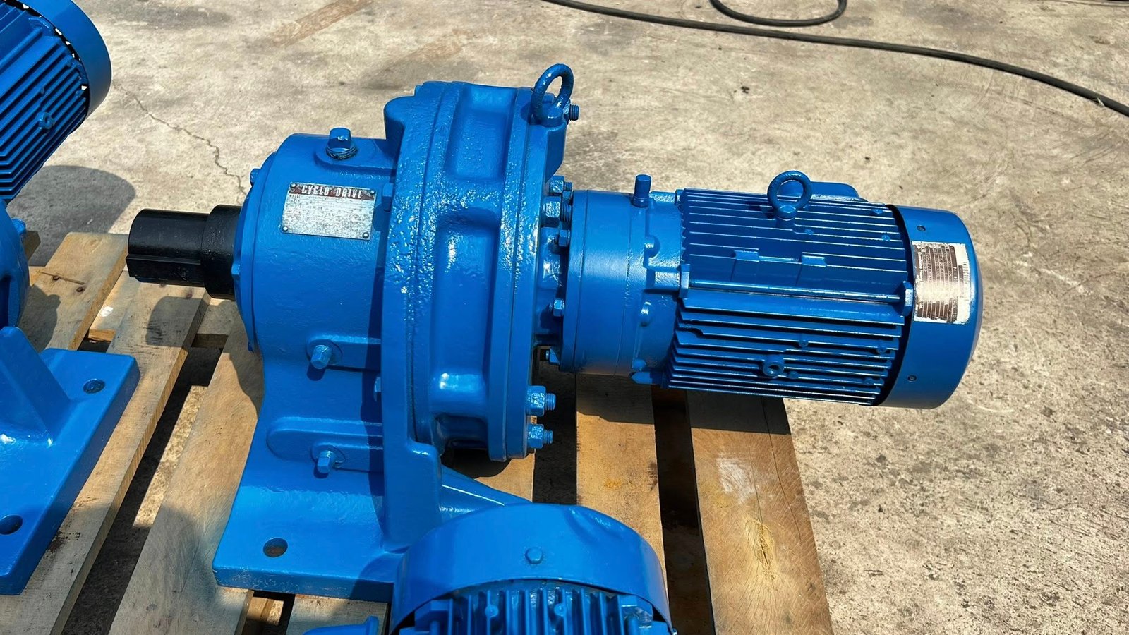 มอเตอร์เกียร์ทดกำลังญี่ปุ่นSUMITOMO JAPANขนาด 2 HP อัตราทด 1 : 165 ( 8 rpm ) เพลาออกโต 60 mm 380V มอเตอร์เกียร์ทดกำลังญี่ปุ่นSUMITOMO JAPANขนาด 2 HP อัตราทด 1 : 165 ( 8 rpm ) เพลาออกโต 60 mm 380V
