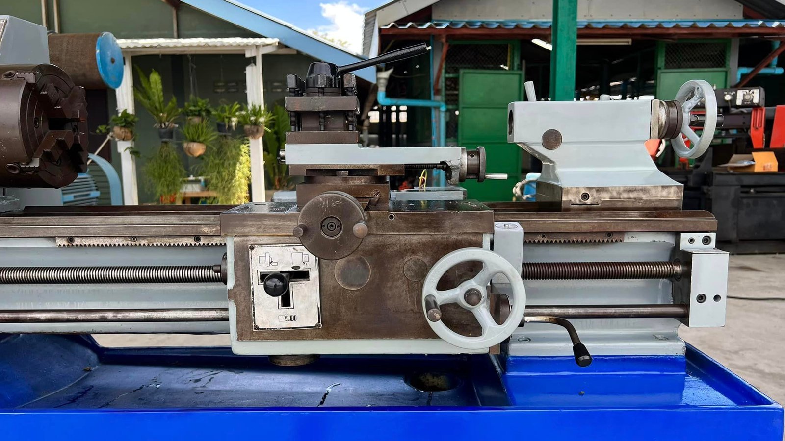 เครื่องกลึงจีน SHANGHAI JIANG NING Model HG 28  ขนาด 5 ฟุต 280x750 เบรค  รูผ่าน 1.5"  ระบบไฟ 380V