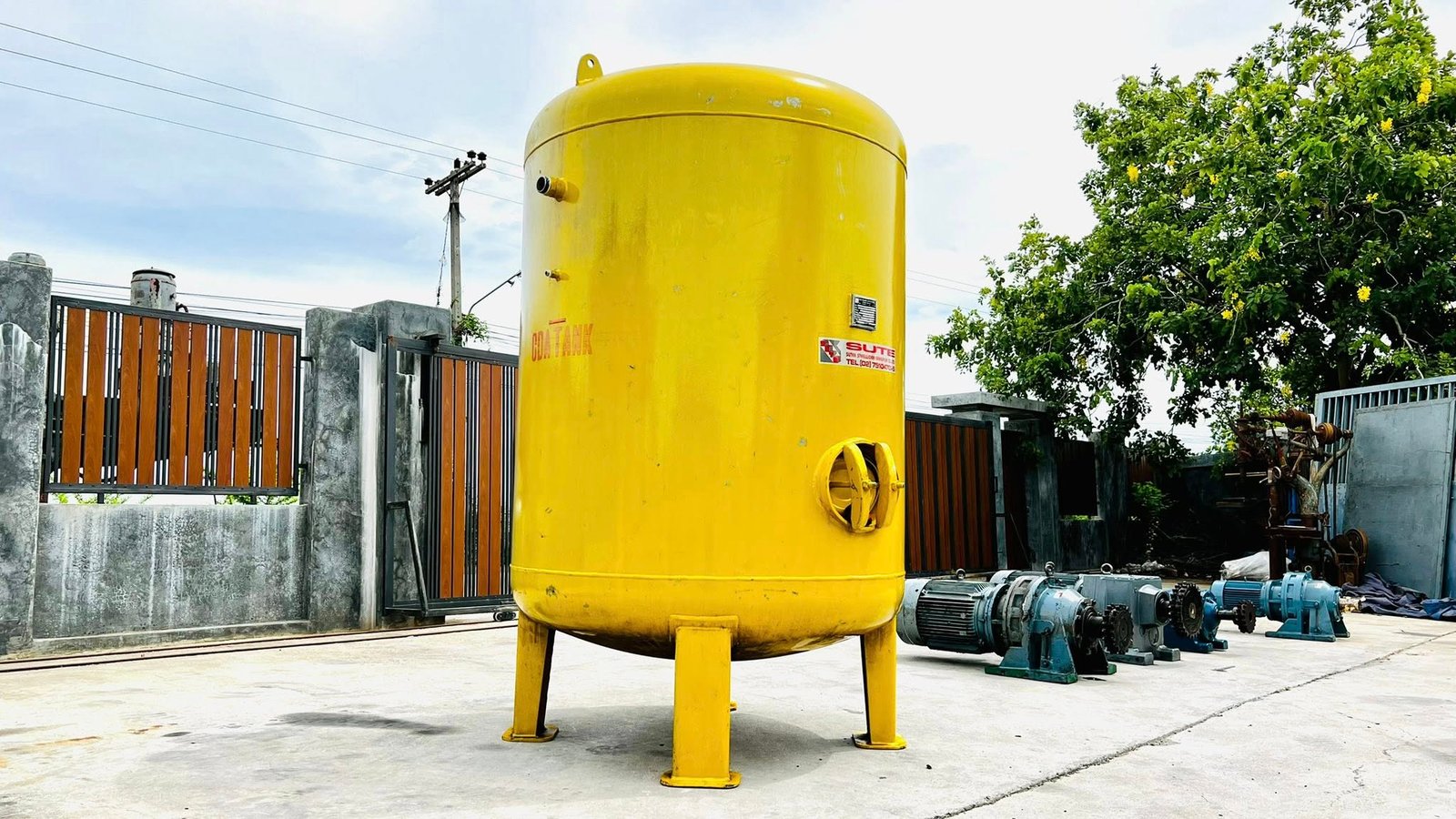 Rare_Item
ถังพักลมงานสแตนเลส ขนาด 3000 ลิตร  Dimension 1500 x 2400 x 8 mm งานสเตนเลสหนาแข็งแรง สภาพสวยหายากมีมาใบเดียว