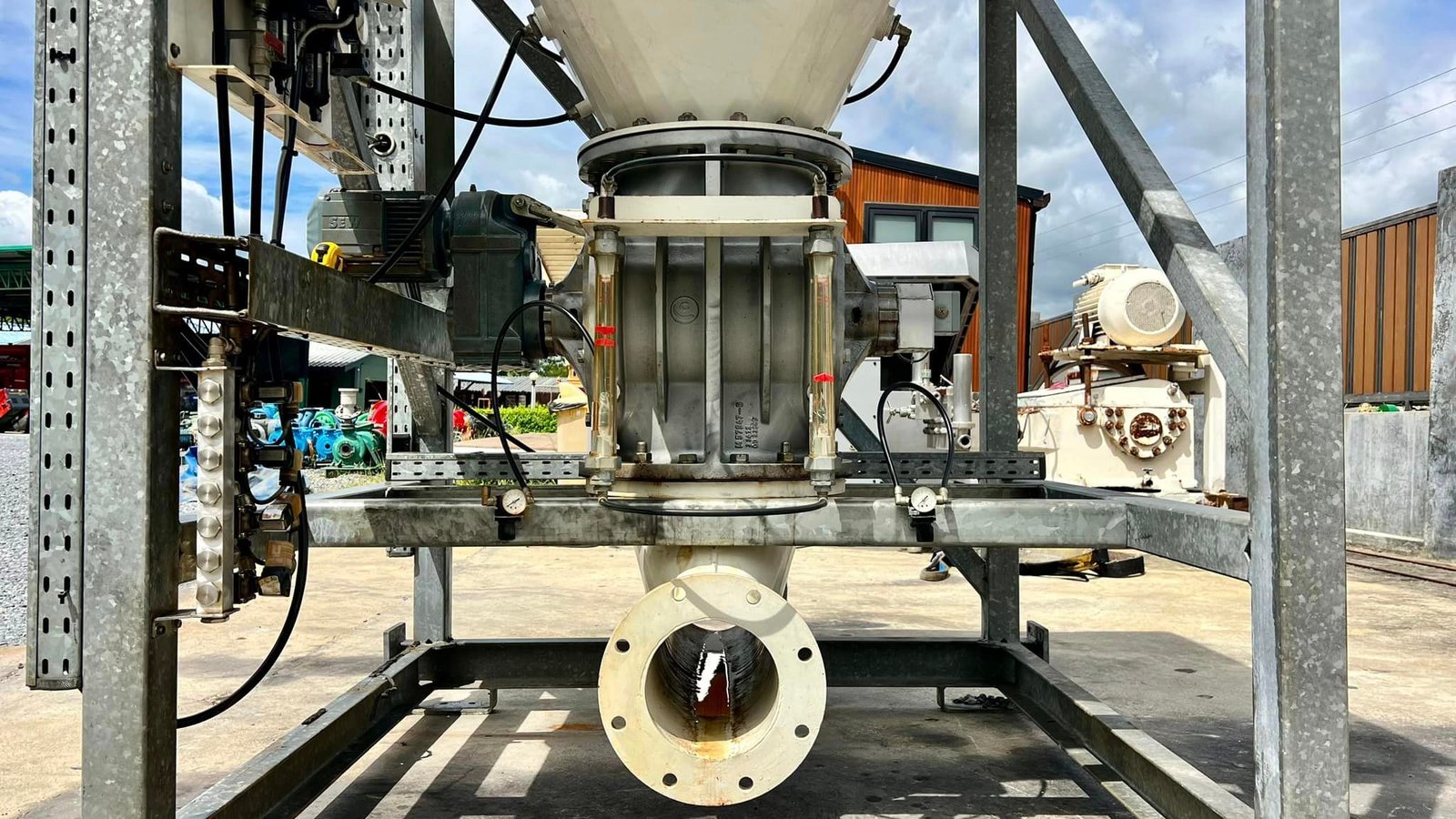 ของใหม่เก่าเก็บ แอล็อคสเตนเลส(RotaryValve) REIMELT GERMANYขนาด 16” เกียร์ขับ SEW Eurodrive 2 HP