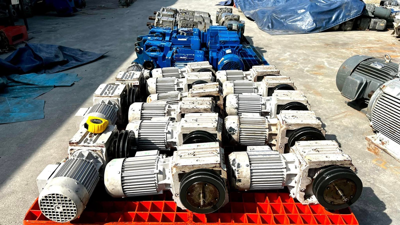 มอเตอร์เกียร์ทดกำลัง ABM & LENZE & WATT งานยุโรปของ GERMANY ขนาด 1/2 - 3 HP ระบบไฟ 380V มอเตอร์เกียร์ทดกำลัง ABM & LENZE & WATT งานยุโรปของ GERMANY ขนาด 1/2 - 3 HP ระบบไฟ 380V