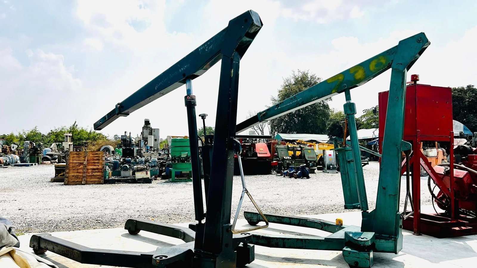 เครนยีราฟสามขา(เครนยกเครื่อง) T.M.C และ IMPALA รุ่นงานหนัก(Heavy Deuty) ขนาด 2 t (2000 kg) เครนยีราฟสามขา(เครนยกเครื่อง) T.M.C และ IMPALA รุ่นงานหนัก(Heavy Deuty) ขนาด 2 t (2000 kg)
