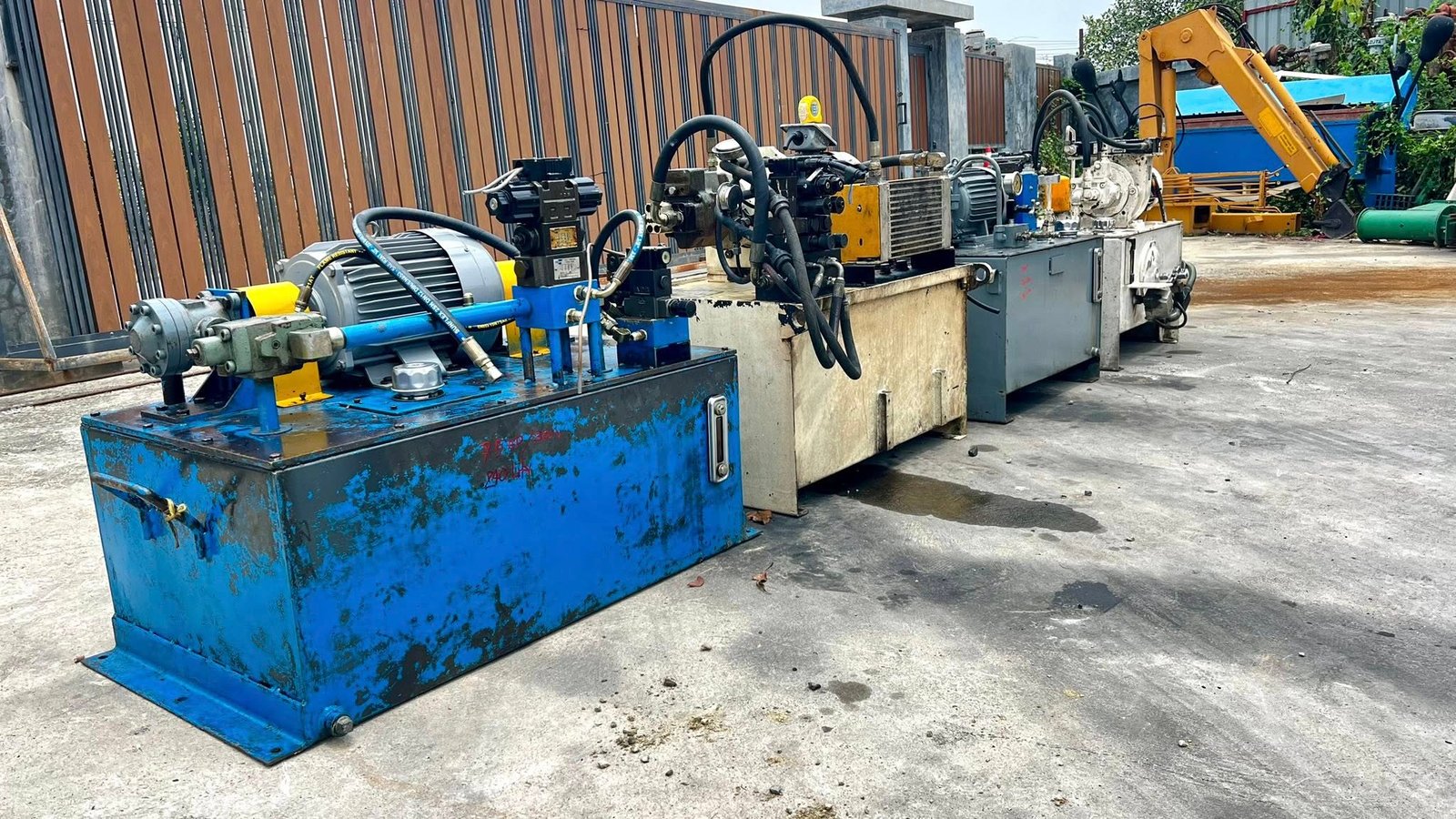 ชุดต้นกำลังปั้มน้ำมันไฮดรอลิค(PowerUnit) เข้ามา 4 ตัว380V