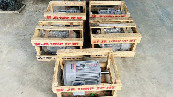 มอเตอร์ไฟฟ้ากำลังของใหม่เก็บสแปMitsubishiขนาด 10 HP  2 P 2900 RPM  380V