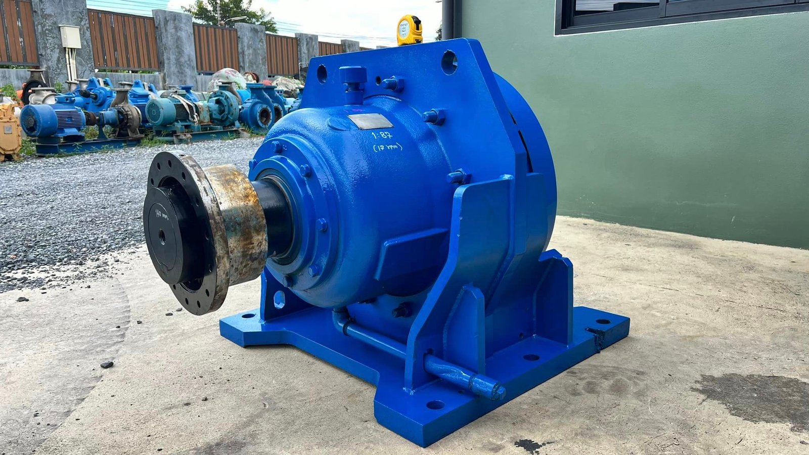 หัวเกียร์ทดญี่ปุ่น SUMITOMO JAPAN อัตราทด 1 : 87 ( 17 rpm ) เพลาออกโต 140 mm (5.5”)  เพลาเข้าโต 70 mm (3”) ใช้กับมอเตอร์ 30~50 HP