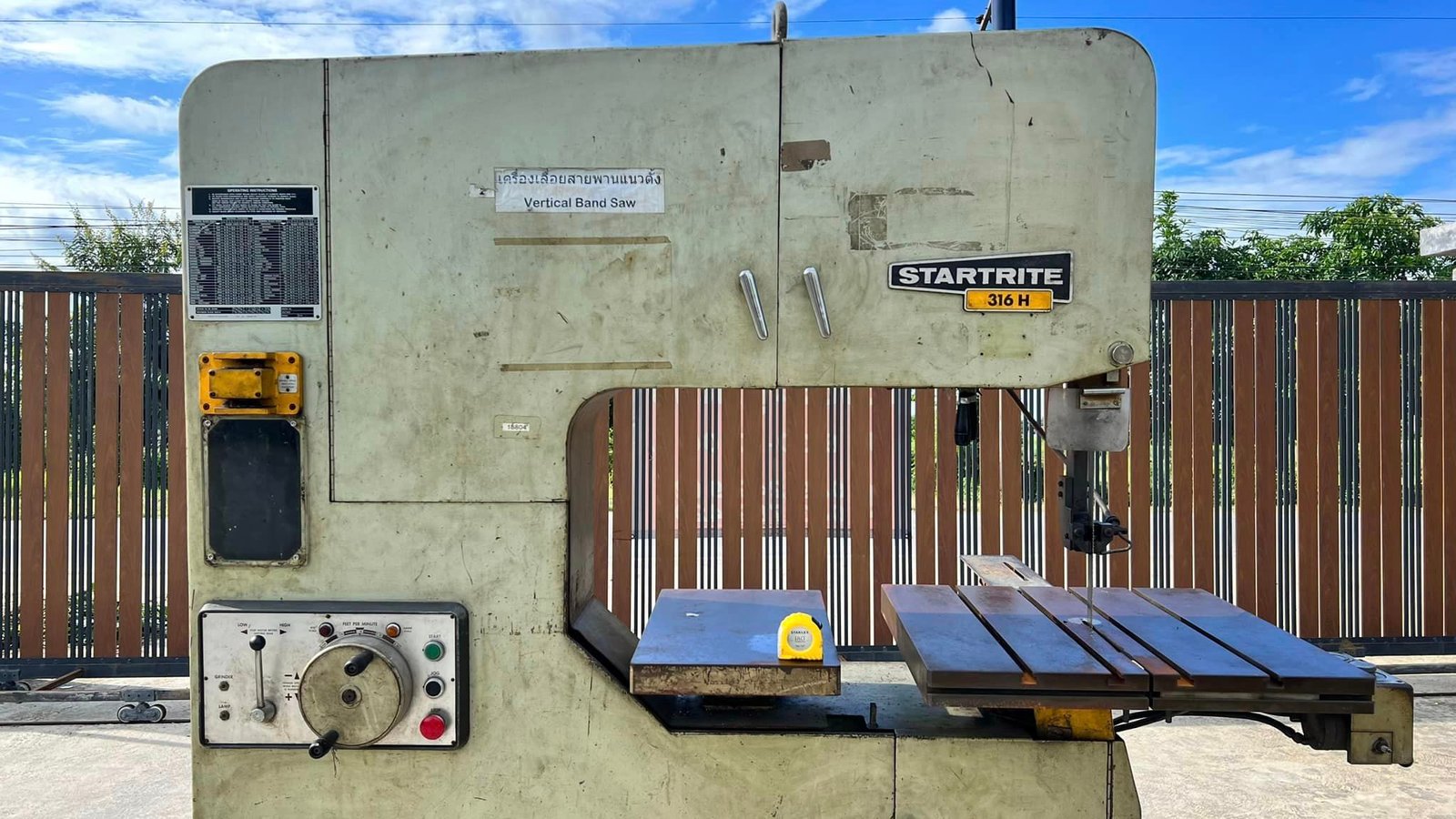 เครื่องเลื่อยสายพานแนวตั้ง(VERTICAL_BAND_SAW) STARTRITE ENGLAND 1-4"- 4" ขนาดใหญ่มีระบบต่อใบเลื่อยใน เครื่องเลื่อยสายพานแนวตั้ง(VERTICAL_BAND_SAW) STARTRITE ENGLAND 1-4"- 4" ขนาดใหญ่มีระบบต่อใบเลื่อยใน