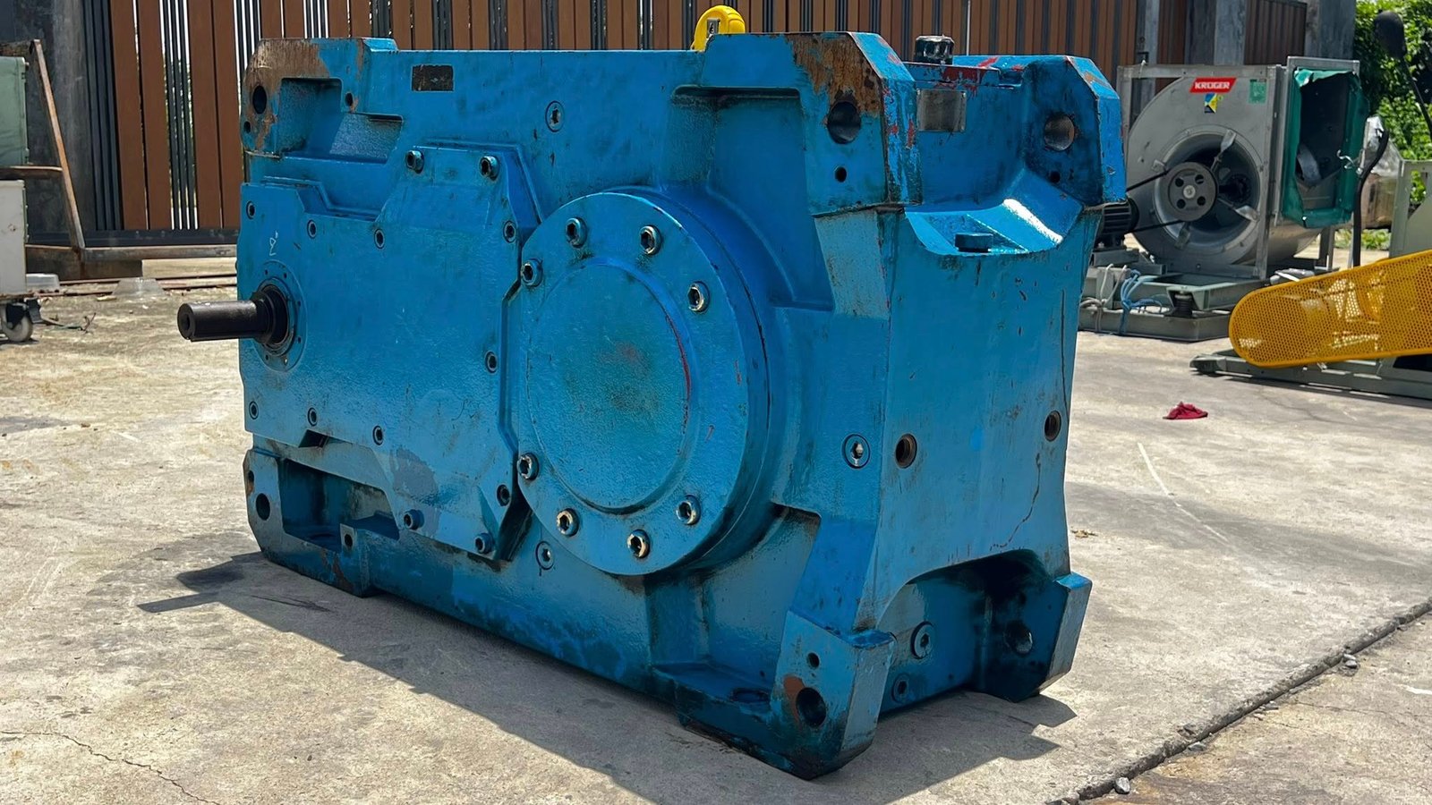 เกียร์บ็อคงานยุโรป(GEAR_BOX) ขนาดใหญ่ อัตราทด 1 : 71 (20 rpm) เพลาออกโต 7” ใช้กับมอเตอร์ ขนาด 180 HP เกียร์บ็อคงานยุโรป(GEAR_BOX) ขนาดใหญ่ อัตราทด 1 : 71 (20 rpm) เพลาออกโต 7” ใช้กับมอเตอร์ ขนาด 180 HP
