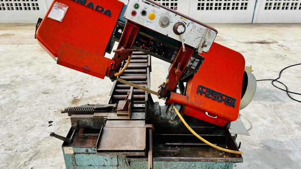 เครื่องเลื่อยสายพานญี่ปุ่น(BANDSAW) AMADA JAPAN Model : H-250-SA มีบัคเก็ตหางส่ง ระบบไฟ 200V เครื่องเลื่อยสายพานญี่ปุ่น(BANDSAW) AMADA JAPAN Model : H-250-SA มีบัคเก็ตหางส่ง ระบบไฟ 200V