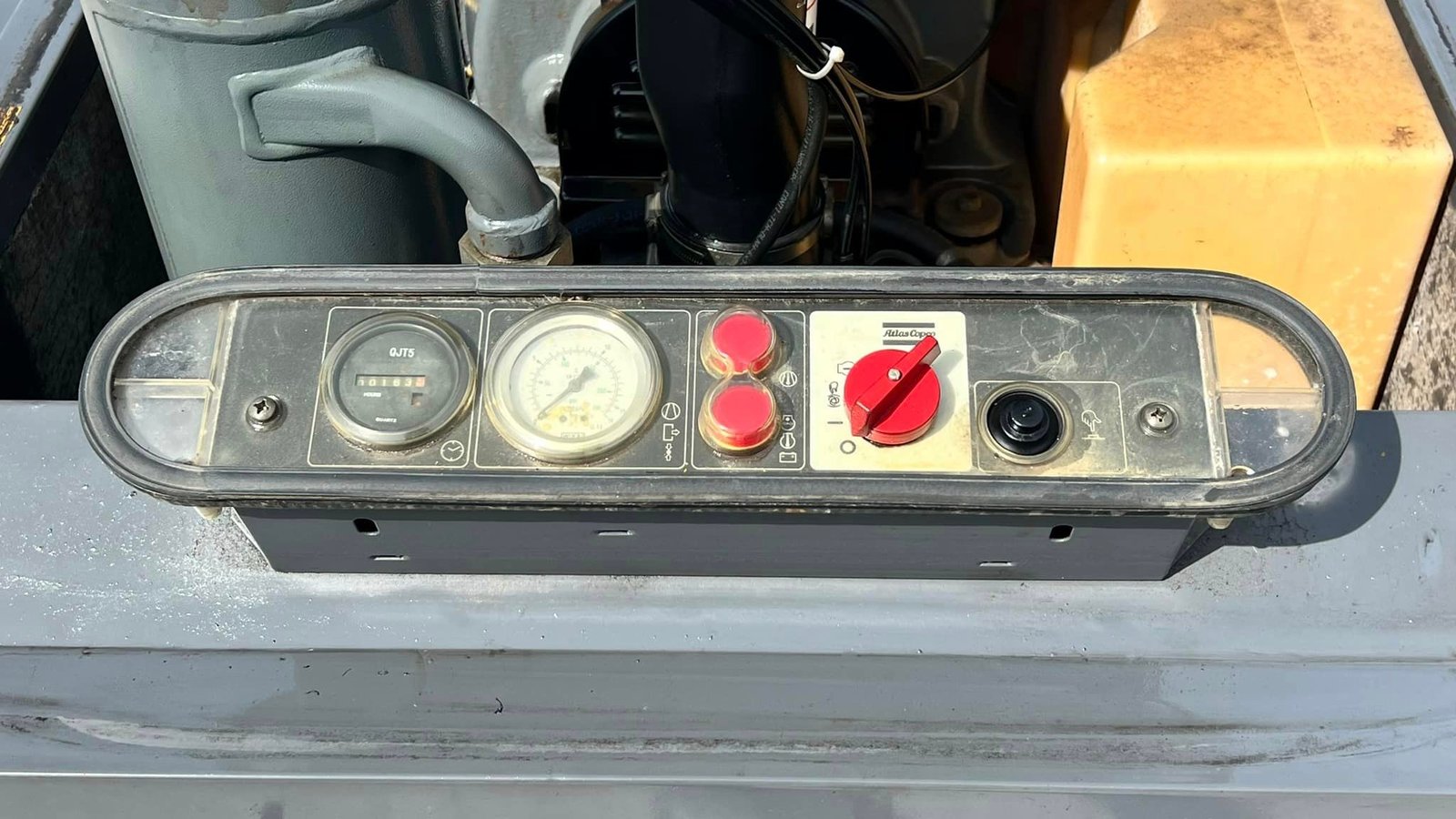 เครื่องปั้มลมสนาม ATLAS COPCO รุ่น XAS67DD เครื่องยนต์ DEUTZ GERMANY ดีเซล เครื่องปั้มลมสนาม ATLAS COPCO รุ่น XAS67DD เครื่องยนต์ DEUTZ GERMANY ดีเซล