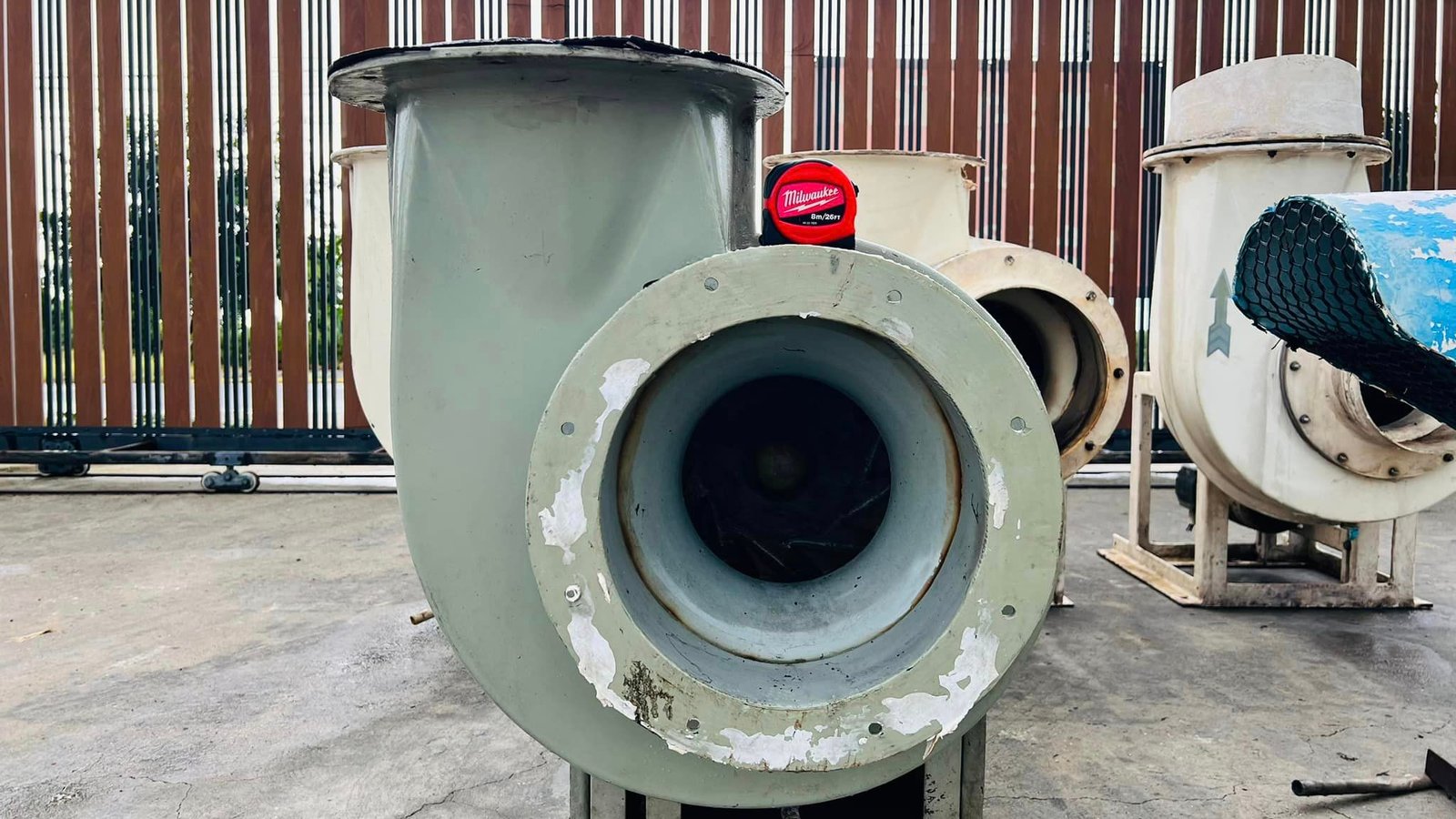 พัดลมโบลเวอร์แบบไฟเบอร์กลาส FRP CENTIFUGAL FAN พัดลมอุตสาหกรรมงานเคมีพิเศษเฉพาะ วัสดุไฟเบอร์กลาส ใช้ในการบำบัดอากาศ ทนต่อการกัดกร่อนจาก ไอกรด-ด่าง ไอสารเคมี 380V พัดลมโบลเวอร์แบบไฟเบอร์กลาส FRP CENTIFUGAL FAN พัดลมอุตสาหกรรมงานเคมีพิเศษเฉพาะ วัสดุไฟเบอร์กลาส ใช้ในการบำบัดอากาศ ทนต่อการกัดกร่อนจาก ไอกรด-ด่าง ไอสารเคมี 380V
