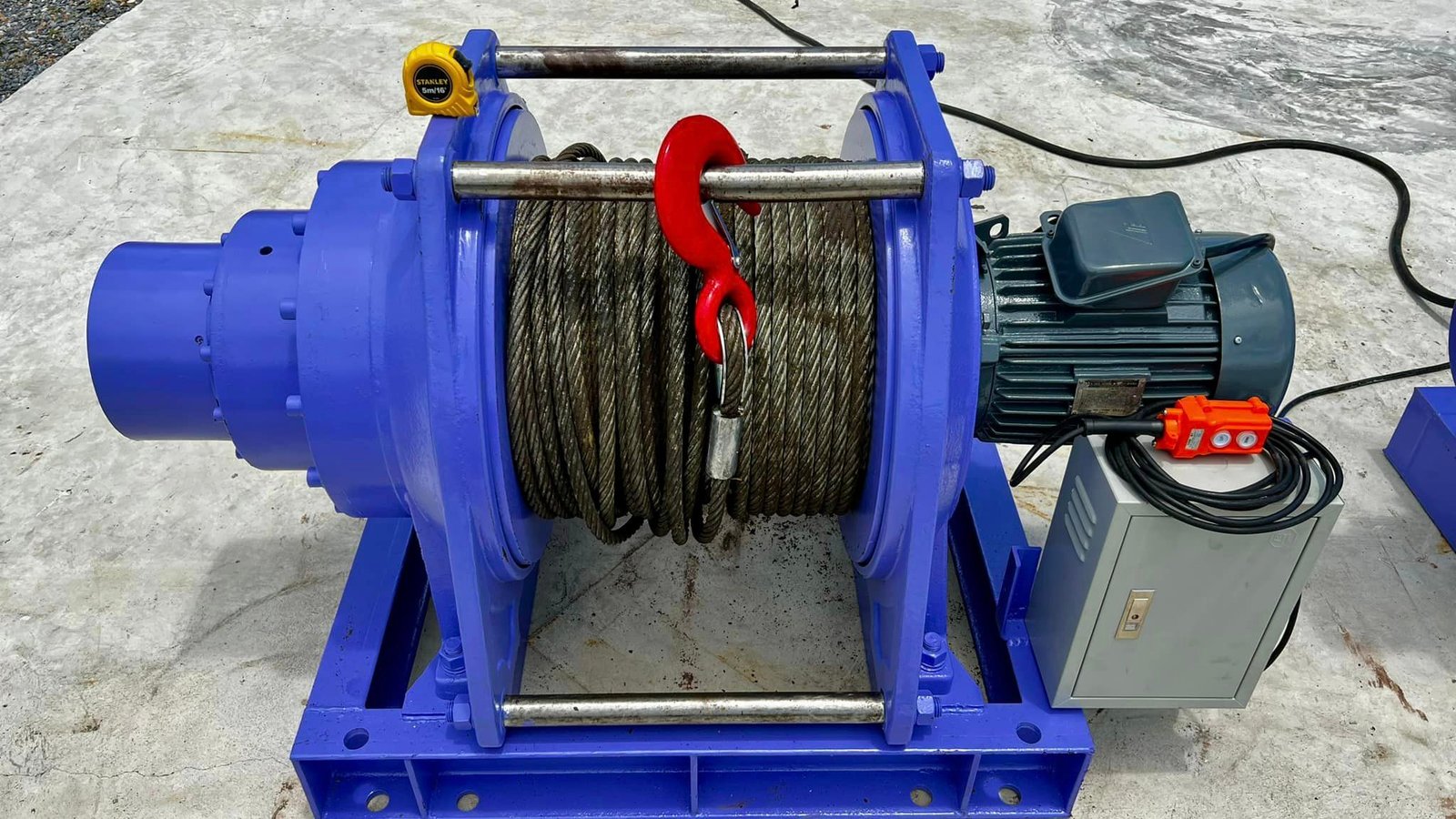 รอกกว้านสลิงไฟฟ้ารุ่นงานหนัก(COMEUP_WINCH) COMEUP Model : CWG31500 Capacity : 3500 kg มอเตอร์ 7.5 HP รอกกว้านสลิงไฟฟ้ารุ่นงานหนัก(COMEUP_WINCH) COMEUP Model : CWG31500 Capacity : 3500 kg มอเตอร์ 7.5 HP