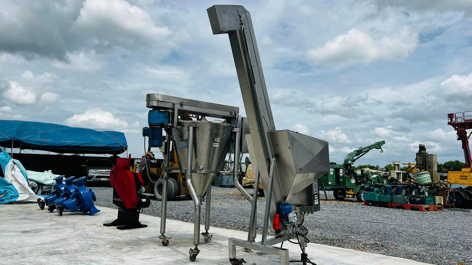 ถังกวนผสมและสายพานลำเลียงงานสเตนเลส งานนอกอย่างหนาเกรดพรีเมี่ยม ระบบไฟ 380V ถังกวนผสมและสายพานลำเลียงงานสเตนเลส งานนอกอย่างหนาเกรดพรีเมี่ยม ระบบไฟ 380V