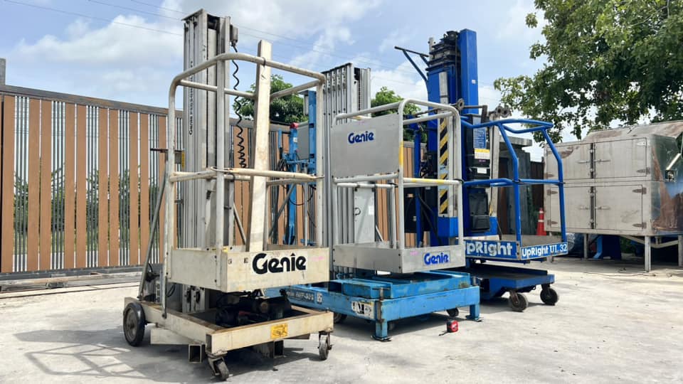 ลิฟท์กระเช้าไฟฟ้า(Personal_Lift) Made in USAลิฟท์บุคคลสำหรับเซอร์วิสงานในอาคารสูง ในโกดัง โรงงาน ใช้ ลิฟท์กระเช้าไฟฟ้า(Personal_Lift) Made in USAลิฟท์บุคคลสำหรับเซอร์วิสงานในอาคารสูง ในโกดัง โรงงาน ใช้