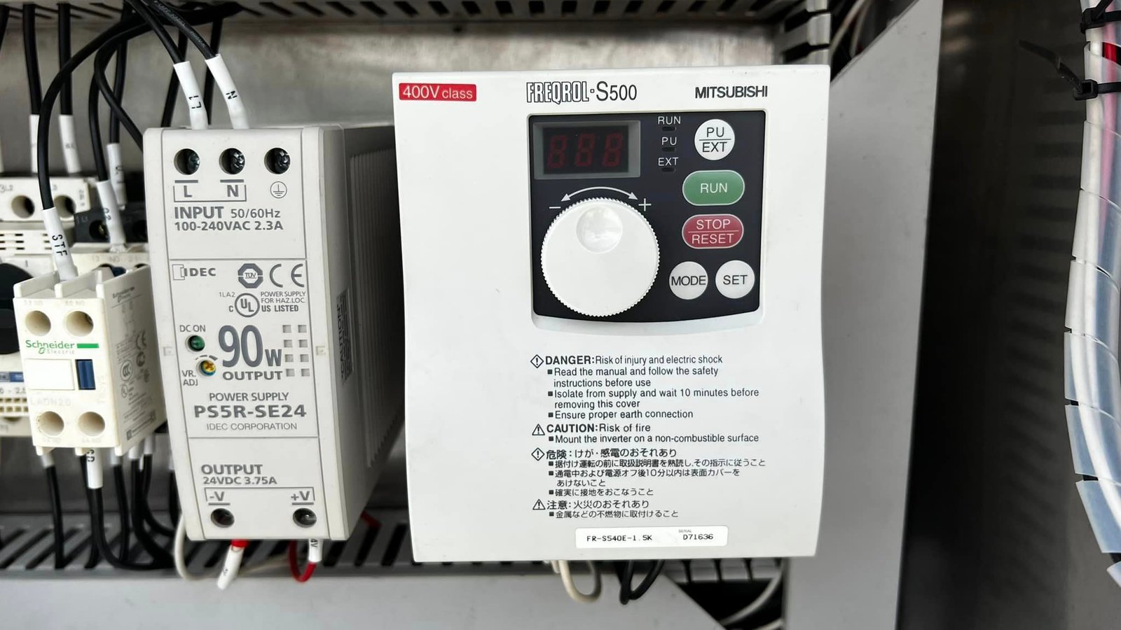 ถังกวนผสมและสายพานลำเลียงงานสเตนเลส งานนอกอย่างหนาเกรดพรีเมี่ยม ระบบไฟ 380V ถังกวนผสมและสายพานลำเลียงงานสเตนเลส งานนอกอย่างหนาเกรดพรีเมี่ยม ระบบไฟ 380V