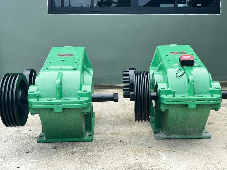 เกียร์บ็อค3ตอน อัตราทด 1 : 48 (30 rpm) ใช้กับมอเตอร์ 50-75 HP สภาพสวยหมุนนิ่มเงียบ เข้ามา 2 ตัว เกียร์บ็อค3ตอน อัตราทด 1 : 48 (30 rpm) ใช้กับมอเตอร์ 50-75 HP สภาพสวยหมุนนิ่มเงียบ เข้ามา 2 ตัว