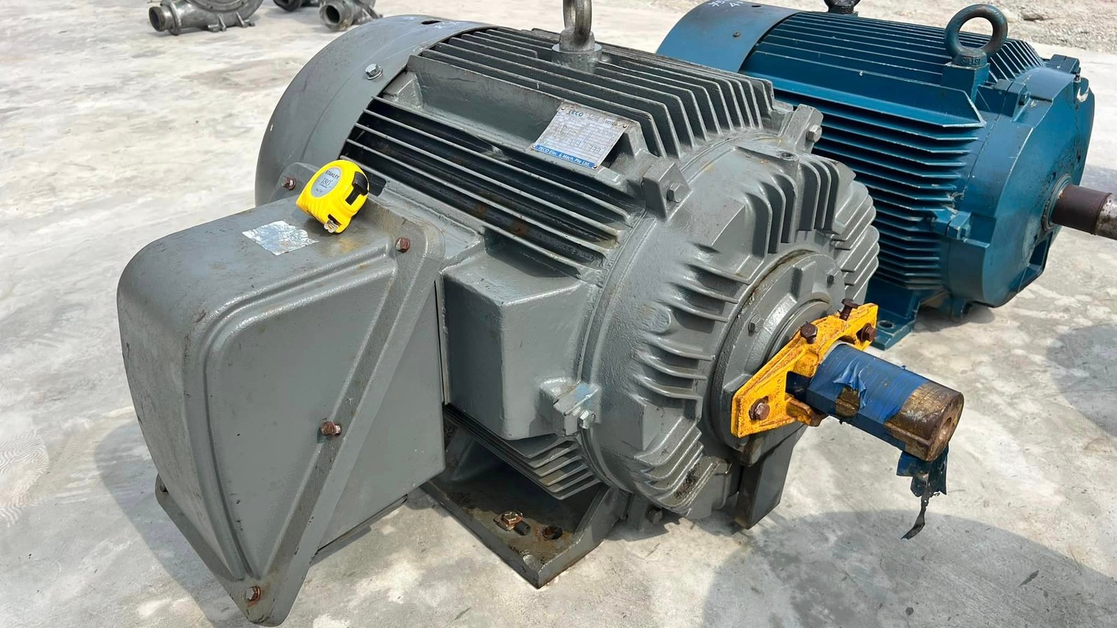 เหลือ 3 ตัว  มอเตอร์ไฟฟ้ากำลัง ขนาด 75 HP รอบการทำงาน 2 P 4 P 6 P ระบบไฟ380V