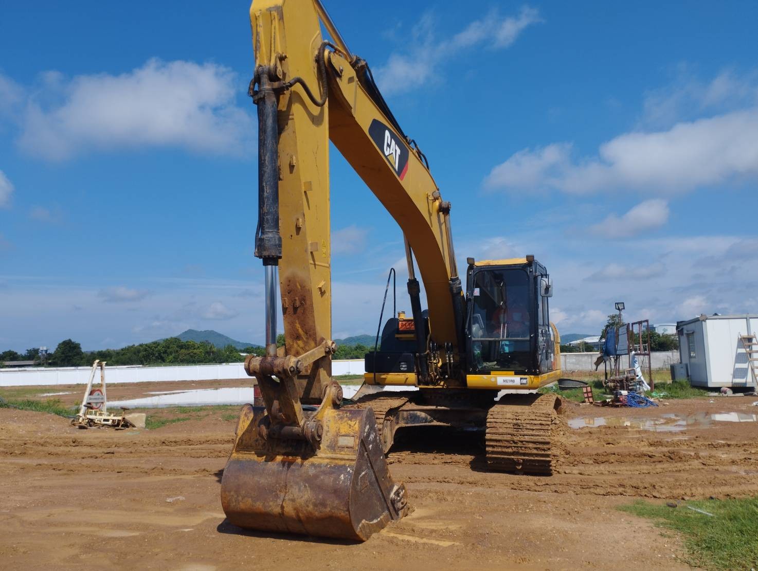 แบคโฮCaterpillar 320D2